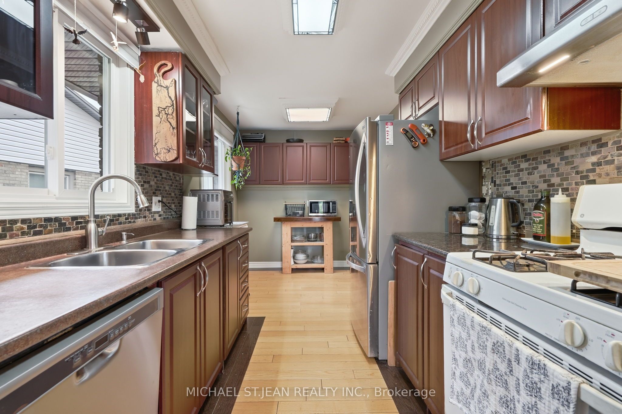 49 Markson Crescent, Hamilton, ON L8T 4W3 photo 3