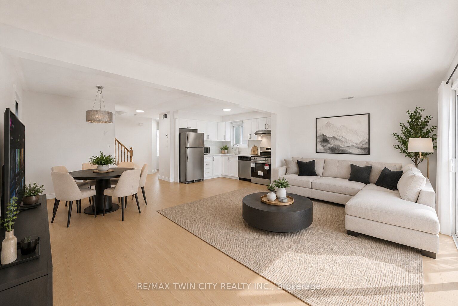 82 BRIDLEWREATH Street, Kitchener, ON N2E 3V6 photo 5