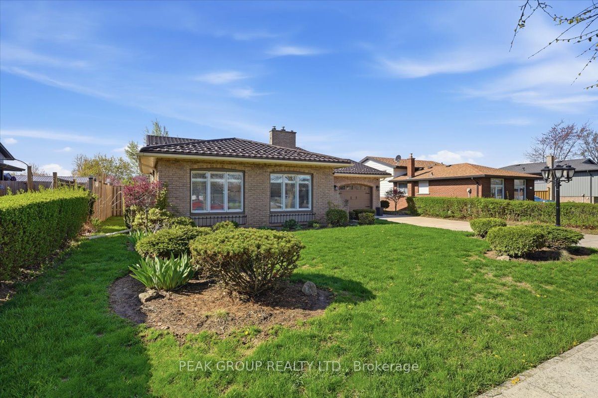 7402 Westfield Drive, Niagara Falls, ON L2J 3V8 photo 2