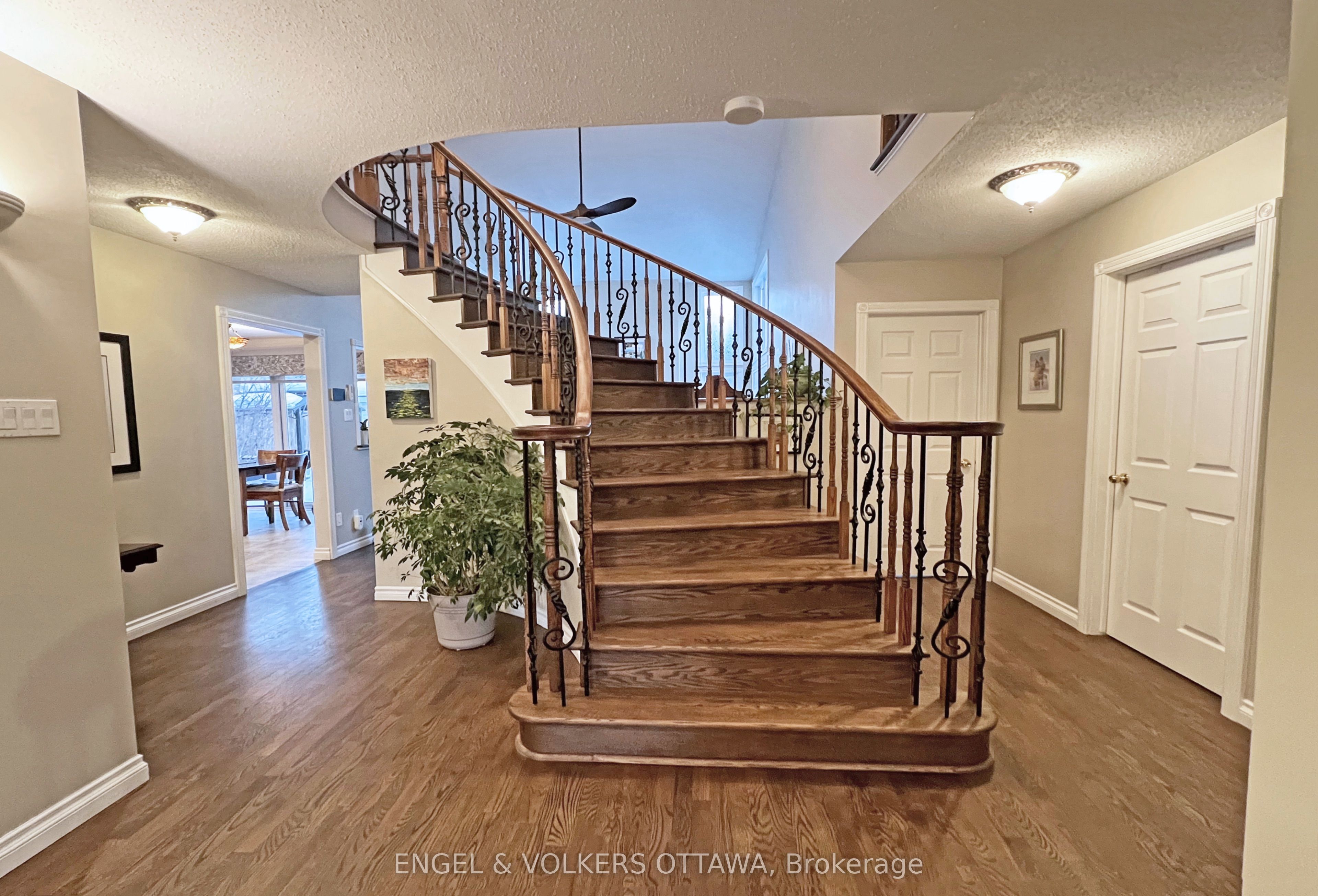 736 Hauteview Crescent, Orleans - Cumberland and Area, ON K4A 2B8 photo 3