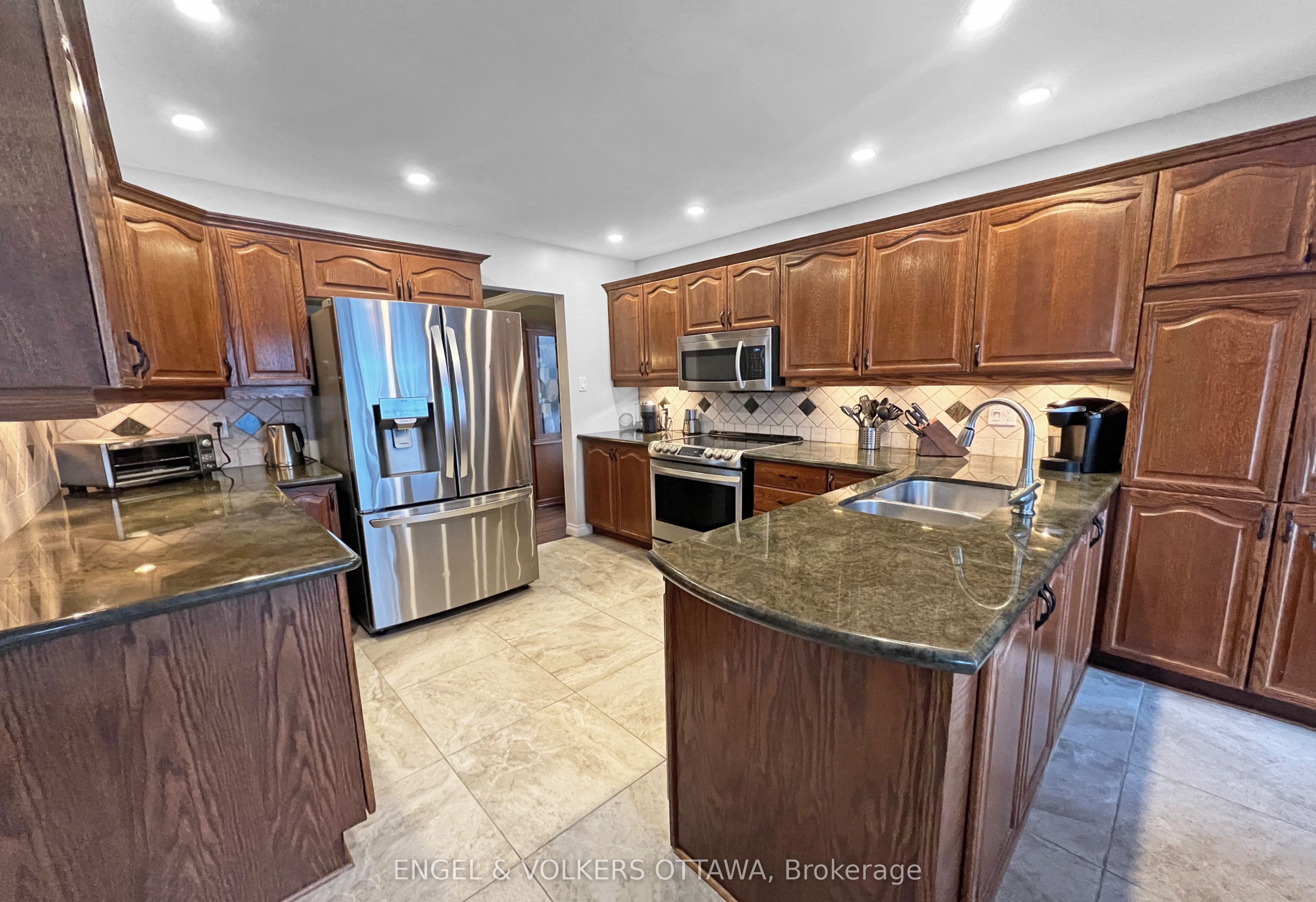 736 Hauteview Crescent, Orleans - Cumberland and Area, ON K4A 2B8 photo 5
