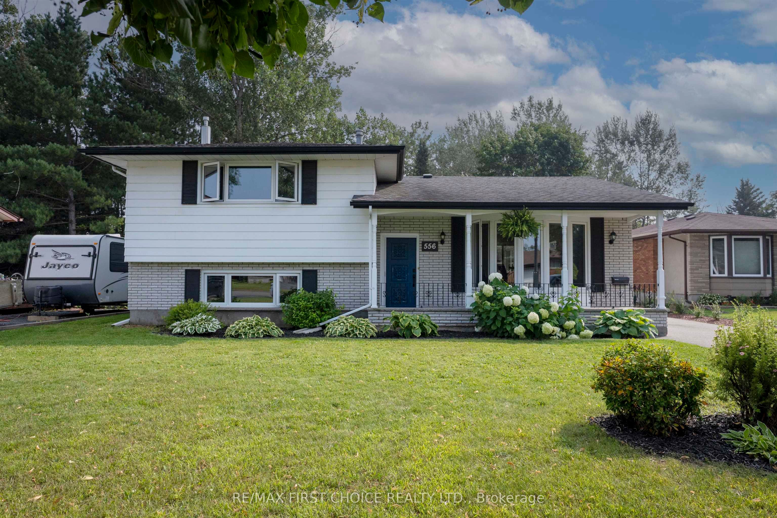 556 Laurentian Drive, Thunder Bay, ON P7C 5J8