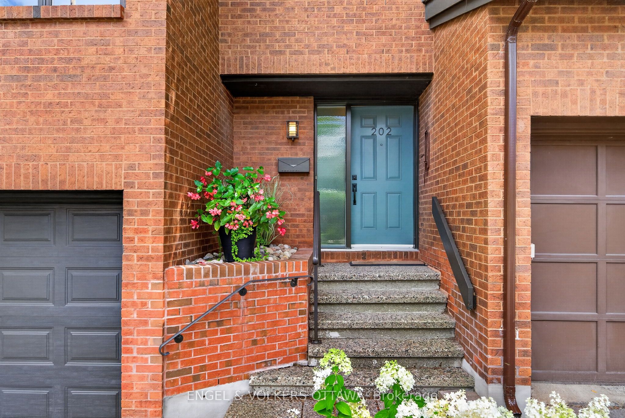 202 Holmwood Avenue, Glebe - Ottawa East and Area, ON K1S 2P7 photo 2