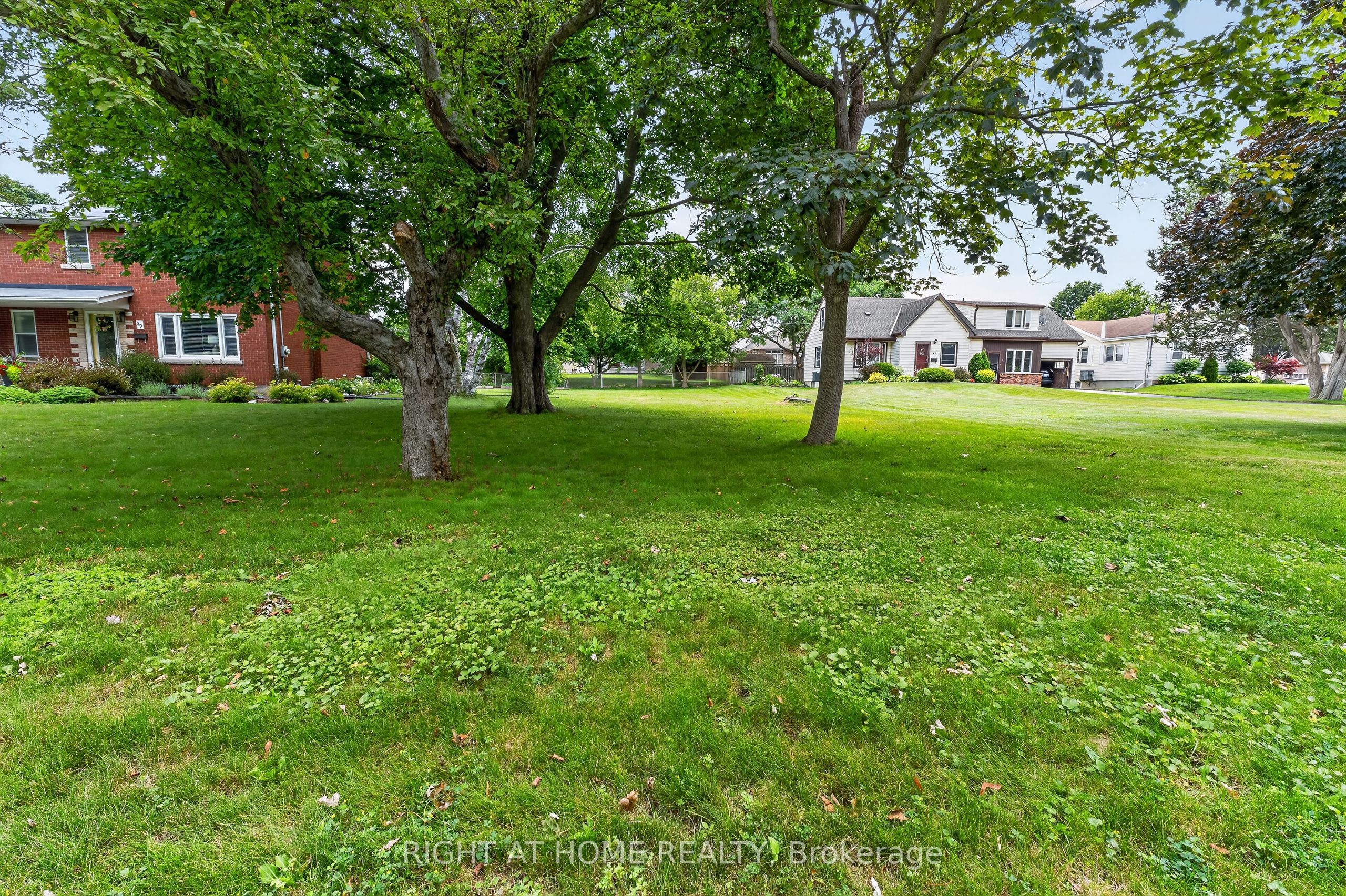 NA Park Avenue, St. Thomas, ON N5R 4V9 photo 2