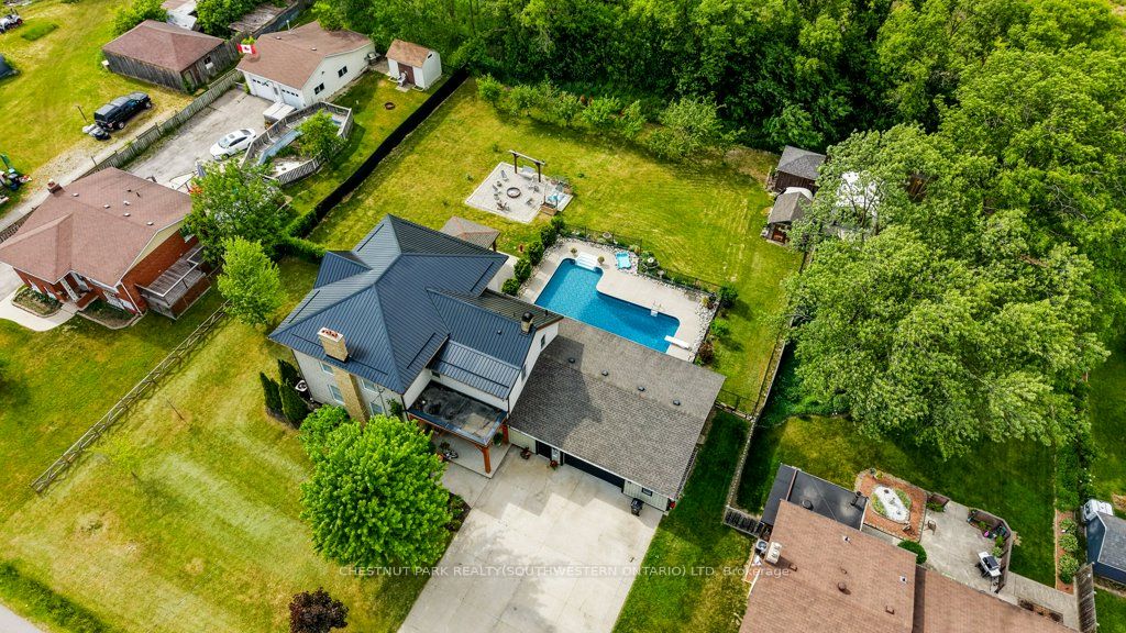35 Schweitzer Street, Kitchener, ON N2K 1B5 photo 3
