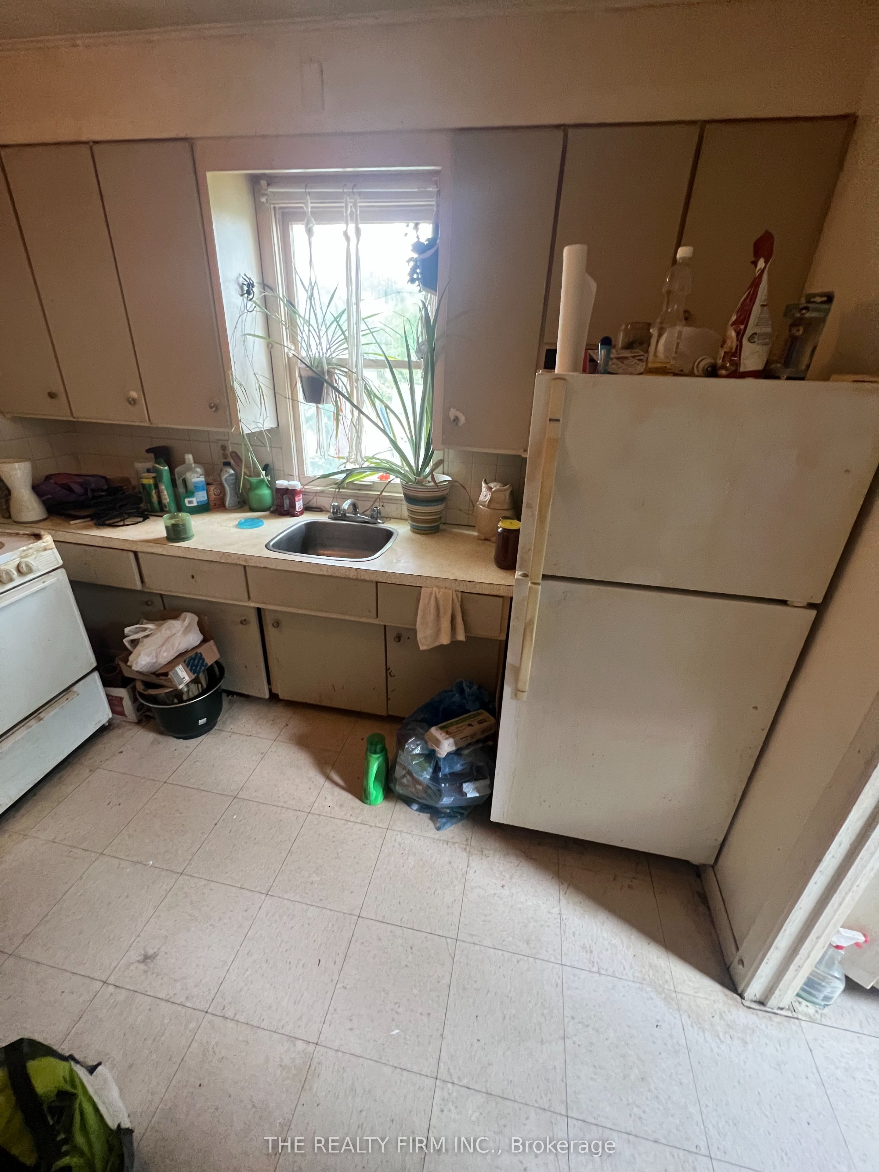 490 Central Avenue 4, London East, ON N6B 2G1
