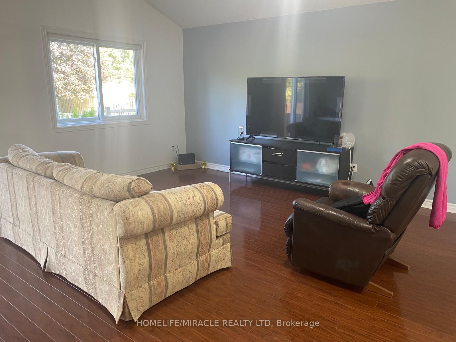 806 Fairway Crescent, Kitchener, ON N2A 4B5 photo 4