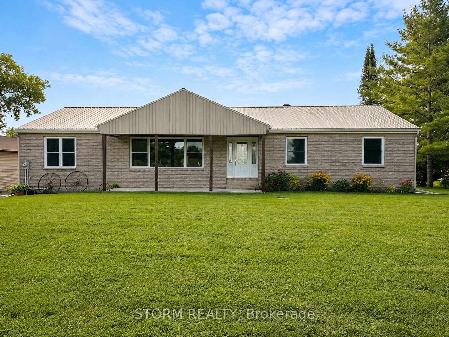 14402 Dafoe Road, South Stormont, ON K0C 1M0