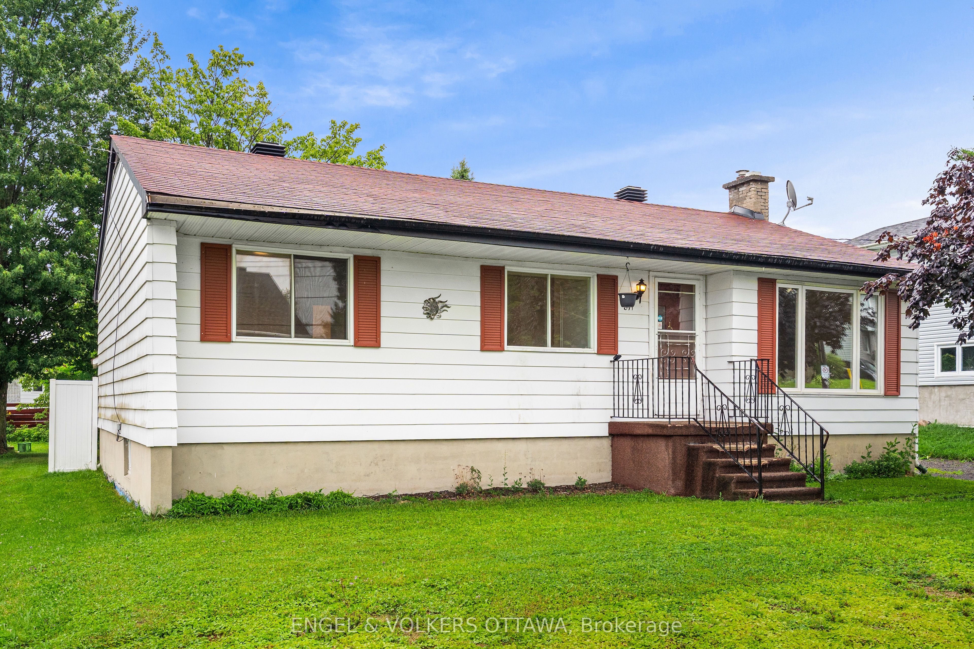 871 Notre Dame Street, Clarence-Rockland, ON K4K 1G3 photo 2