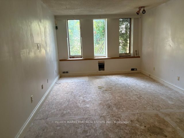 35 PINHEY Street, West Centre Town, ON K1Y 1T3 photo 3