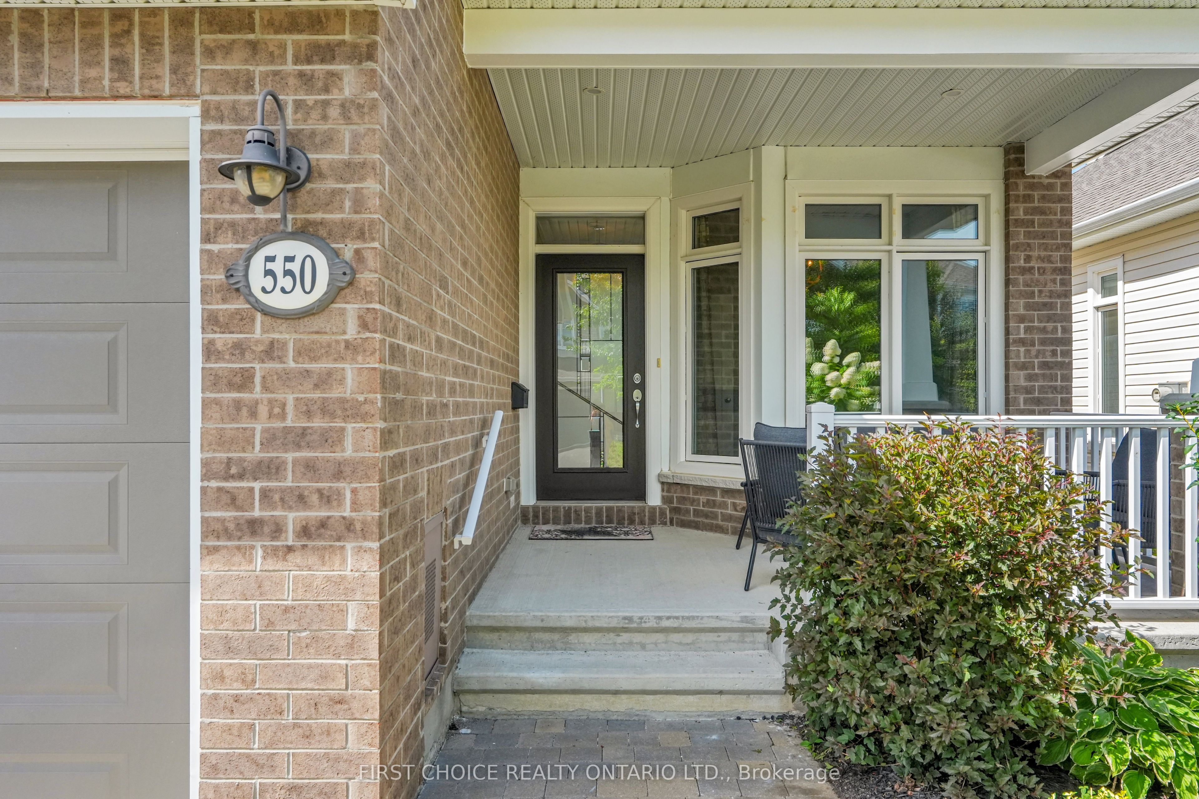 550 Silverbell Crescent, Blossom Park - Airport and Area, ON K1T 0P1 photo 2