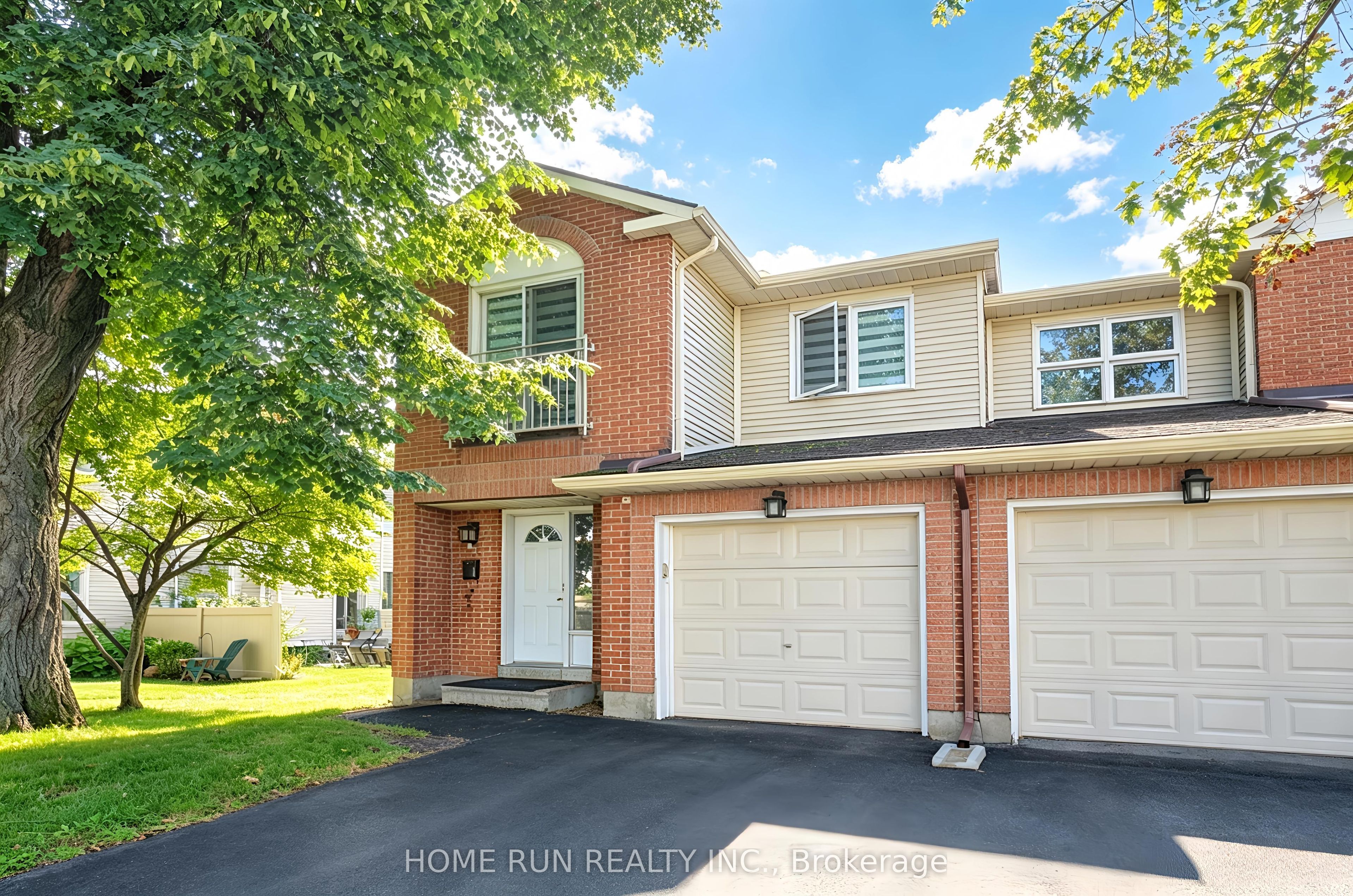 28 Castlebrook Lane A, South of Baseline to Knoxdale, ON K2G 5G5