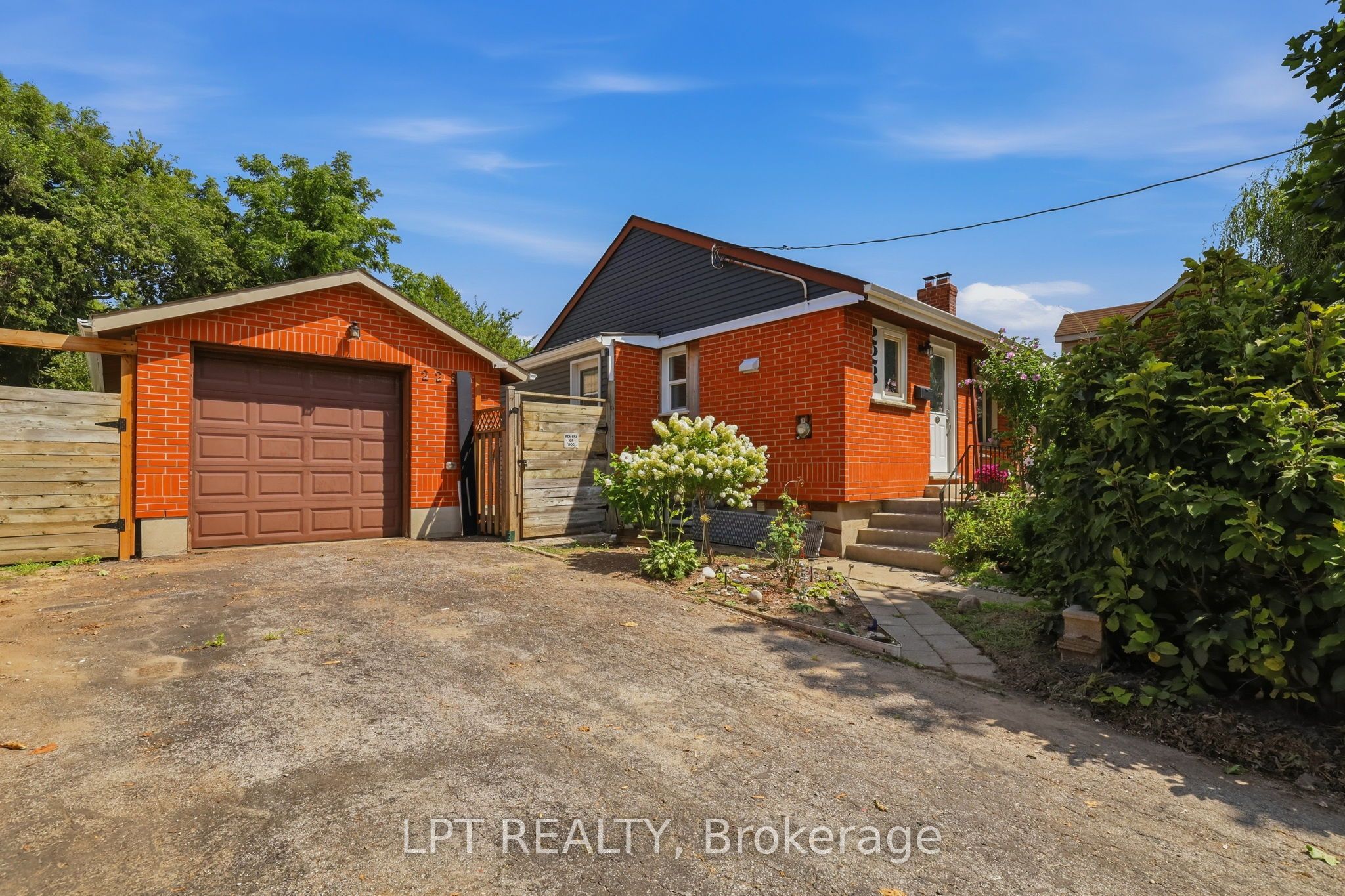 228 Highbury Avenue N, London East, ON N5Z 2W7