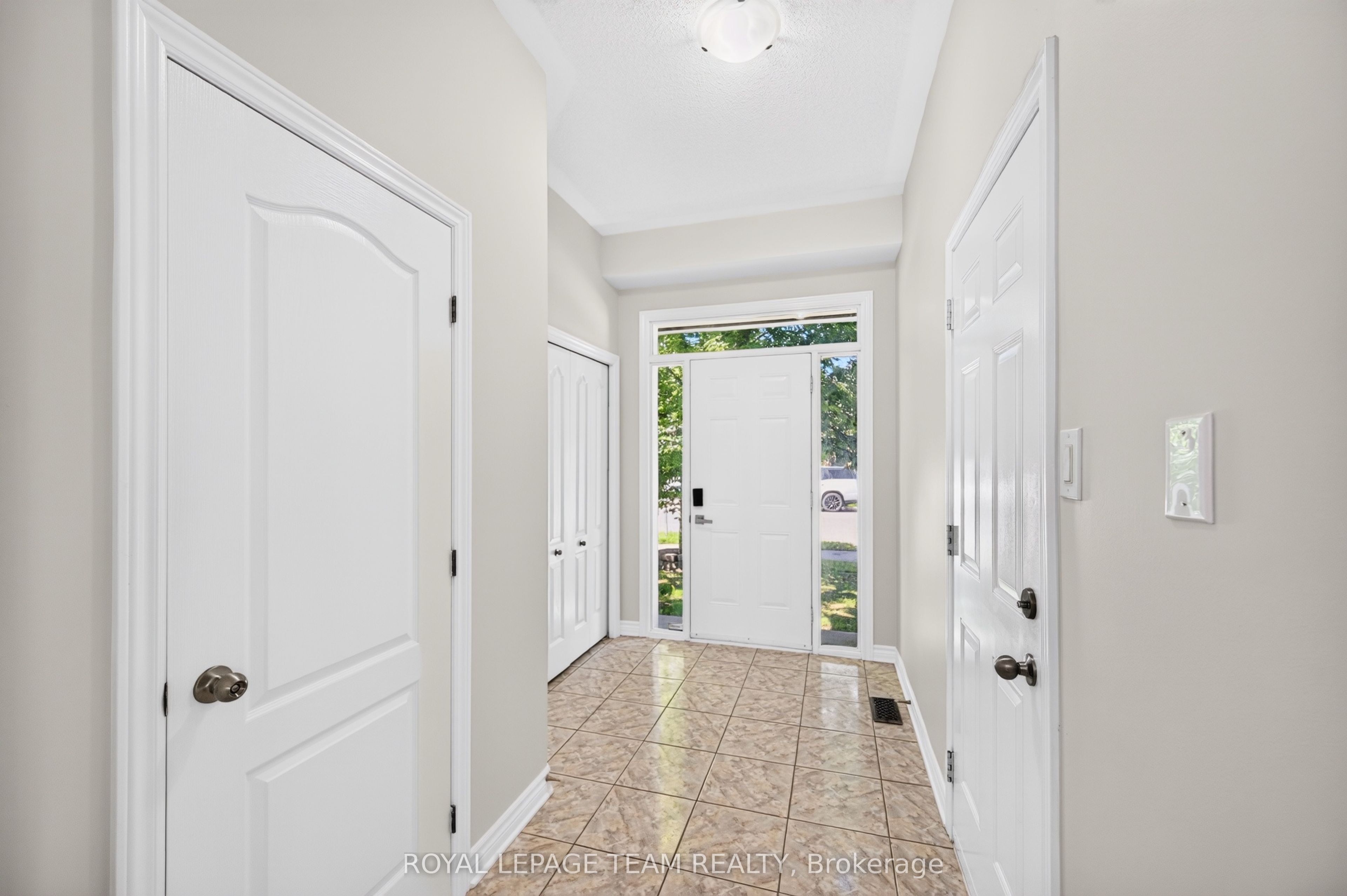 686 White Alder Avenue, Blossom Park - Airport and Area, ON K1T 0E8 photo 3