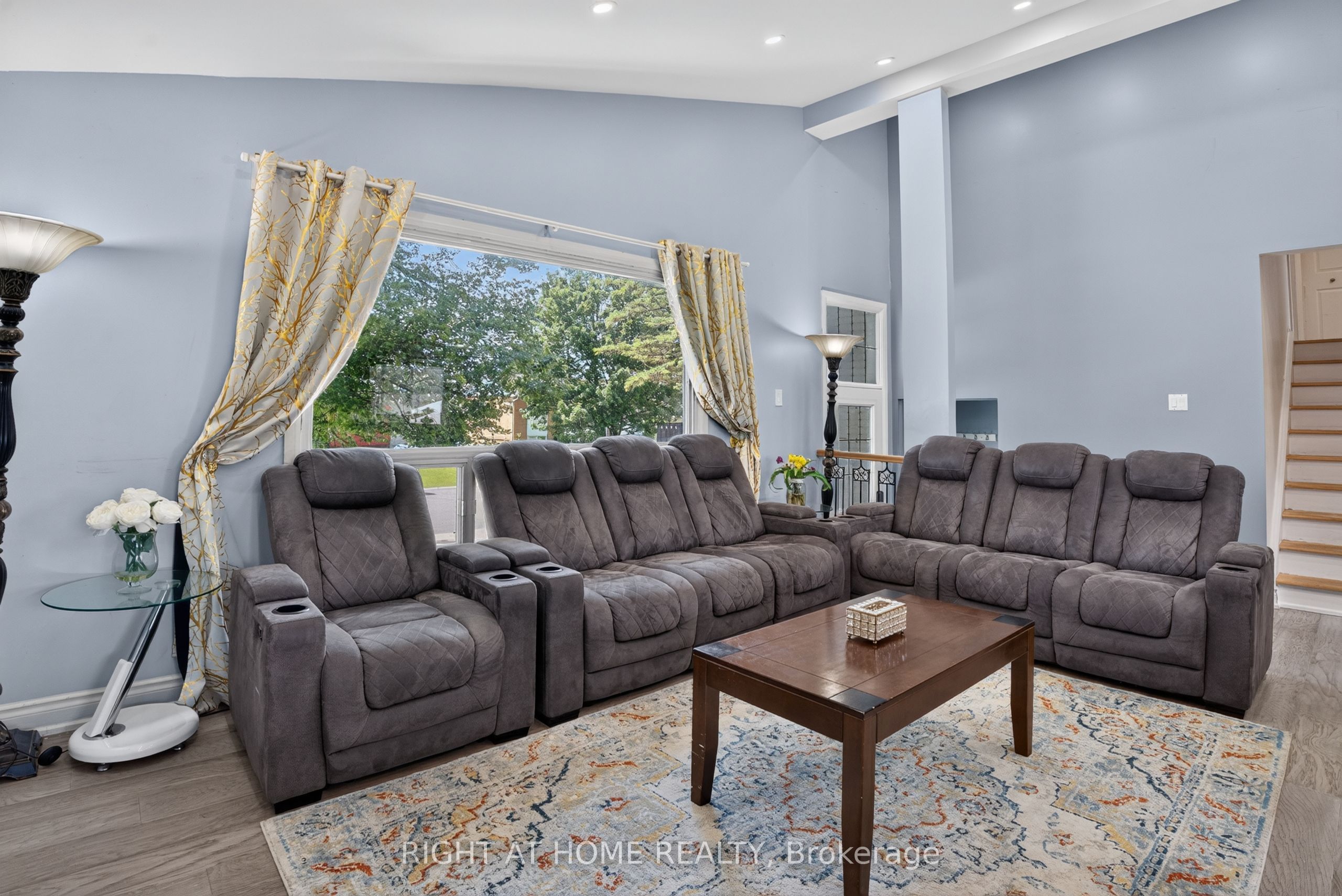 1385 Chartrand Avenue, Orleans - Cumberland and Area, ON K1E 1H9 photo 4