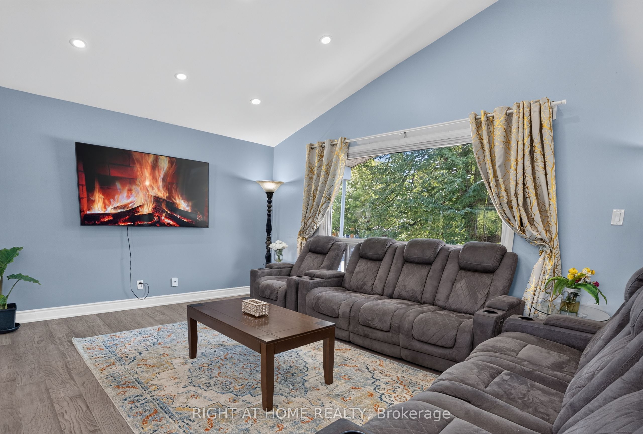 1385 Chartrand Avenue, Orleans - Cumberland and Area, ON K1E 1H9 photo 5