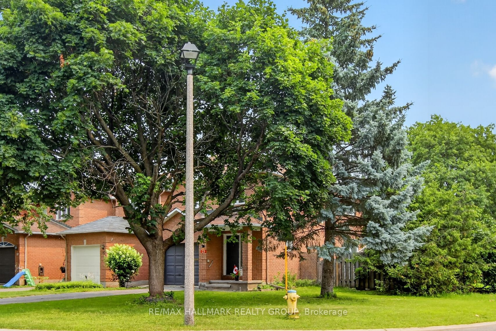 23 Whitegate Crescent, Barrhaven, ON K2J 4B6