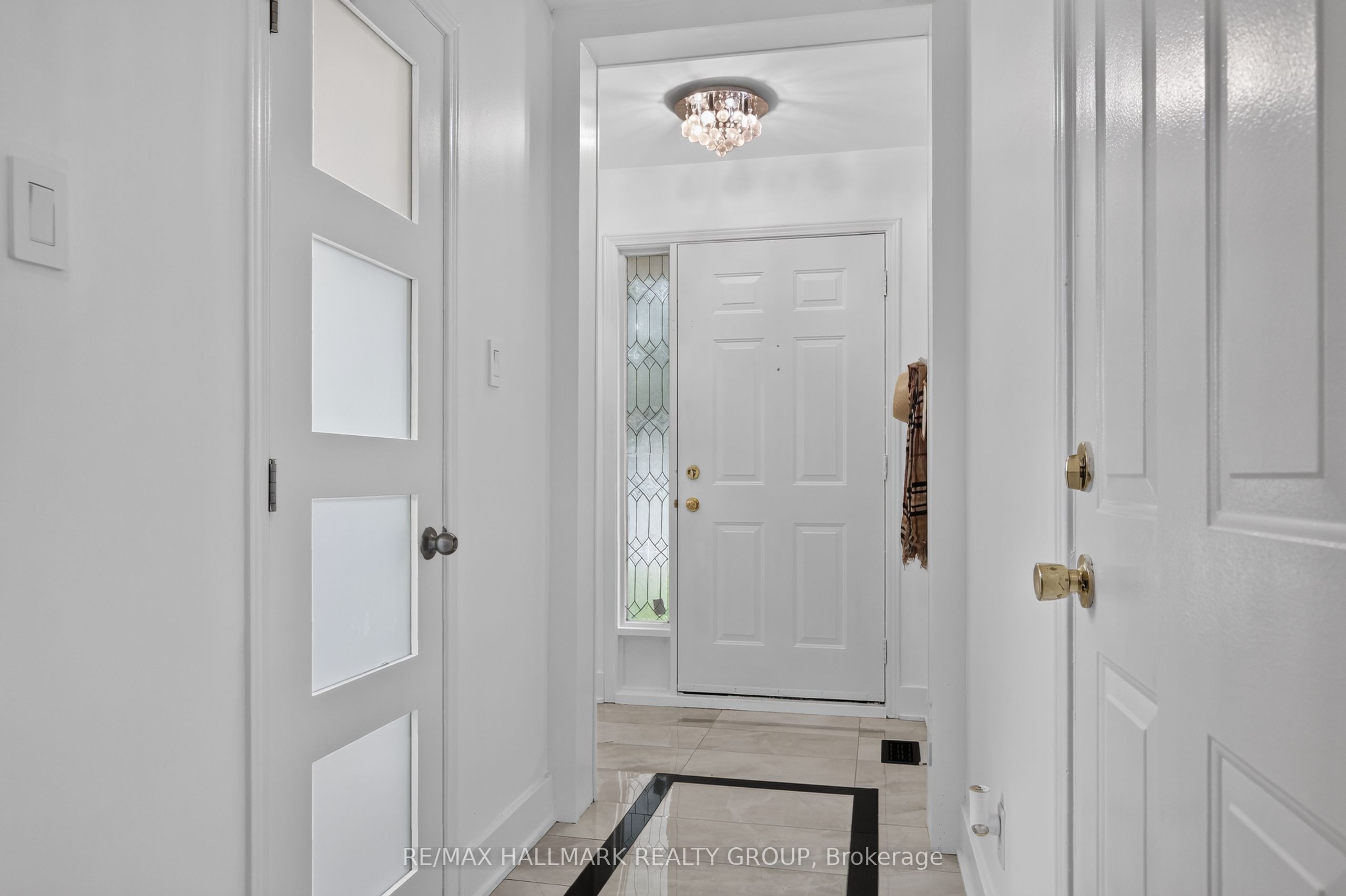 23 Whitegate Crescent, Barrhaven, ON K2J 4B6 photo 3