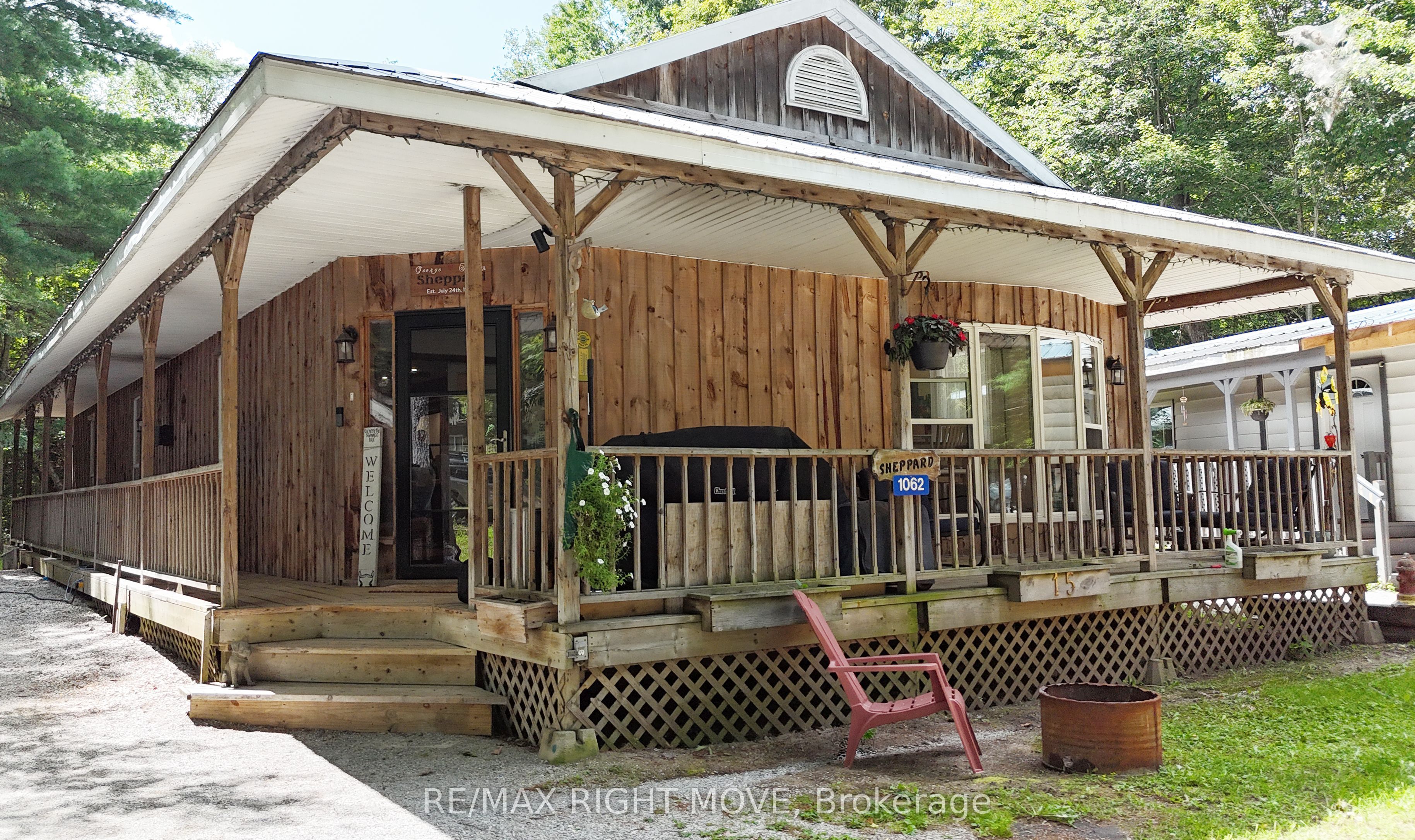 1062 4 Seasons Road, Gravenhurst, ON P0E 1N0 photo 2