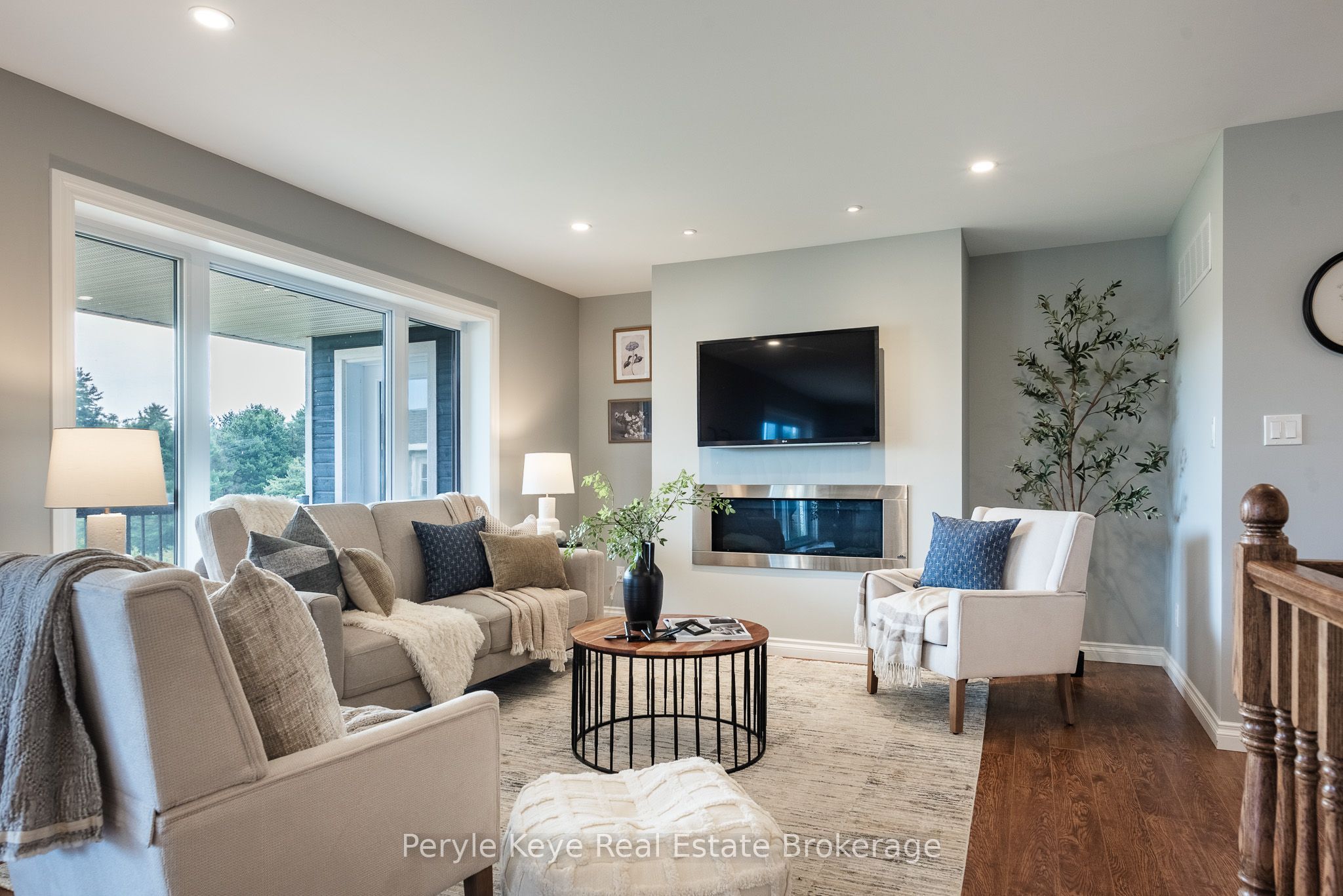 9 Gainsborough Road, Bracebridge, ON P1L 1W8 photo 2