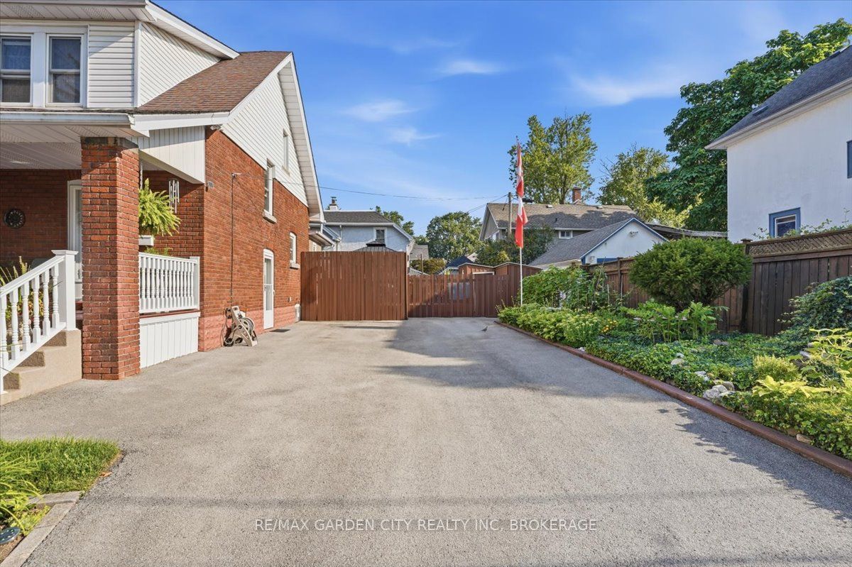 38 FITCH Street, Welland, ON L3C 4V2 photo 3