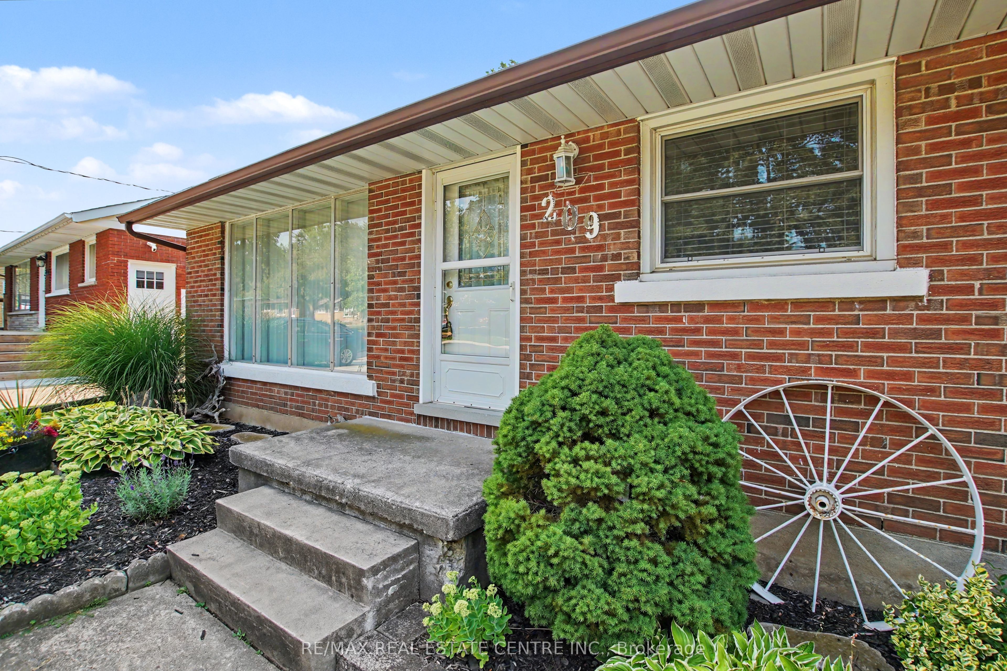 209 Franklin Street S, Kitchener, ON N2C 1R8 photo 4