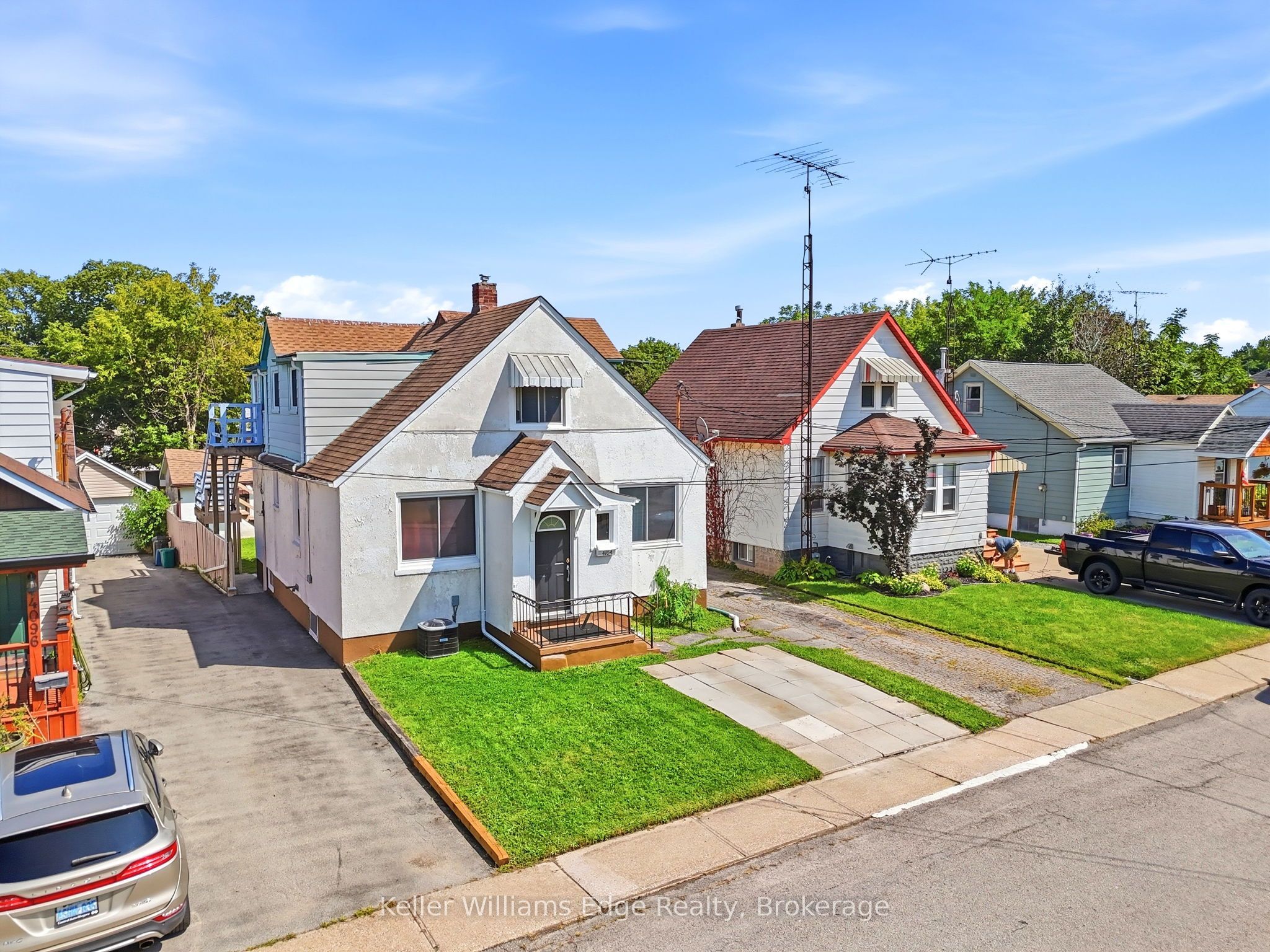4104 Broughton Avenue, Niagara Falls, ON L2E 3K6 photo 2