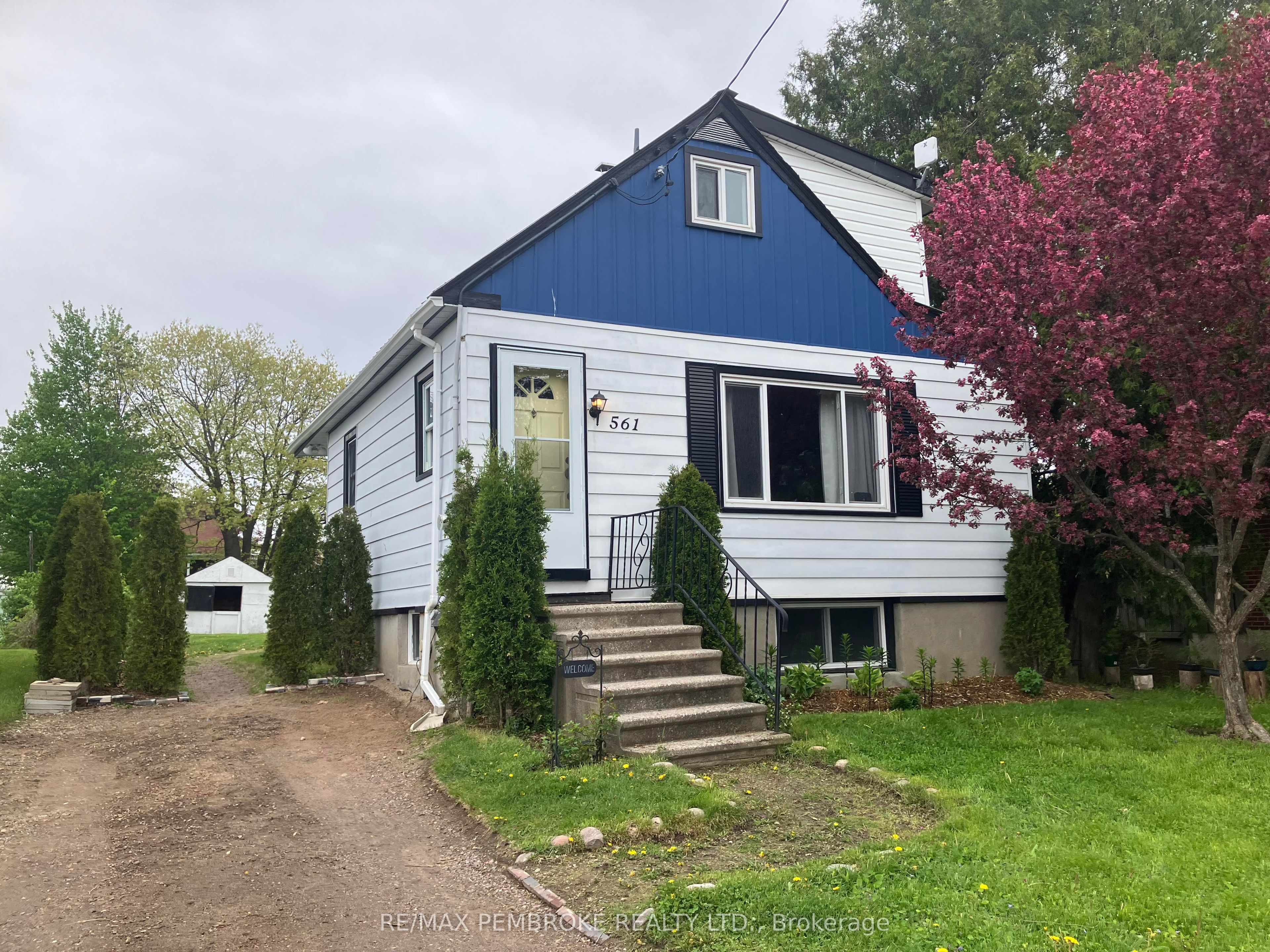 561 Hamilton Street W, Laurentian Valley, ON K8A 6N9