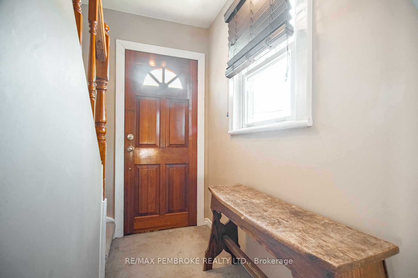 561 Hamilton Street W, Laurentian Valley, ON K8A 6N9 photo 2