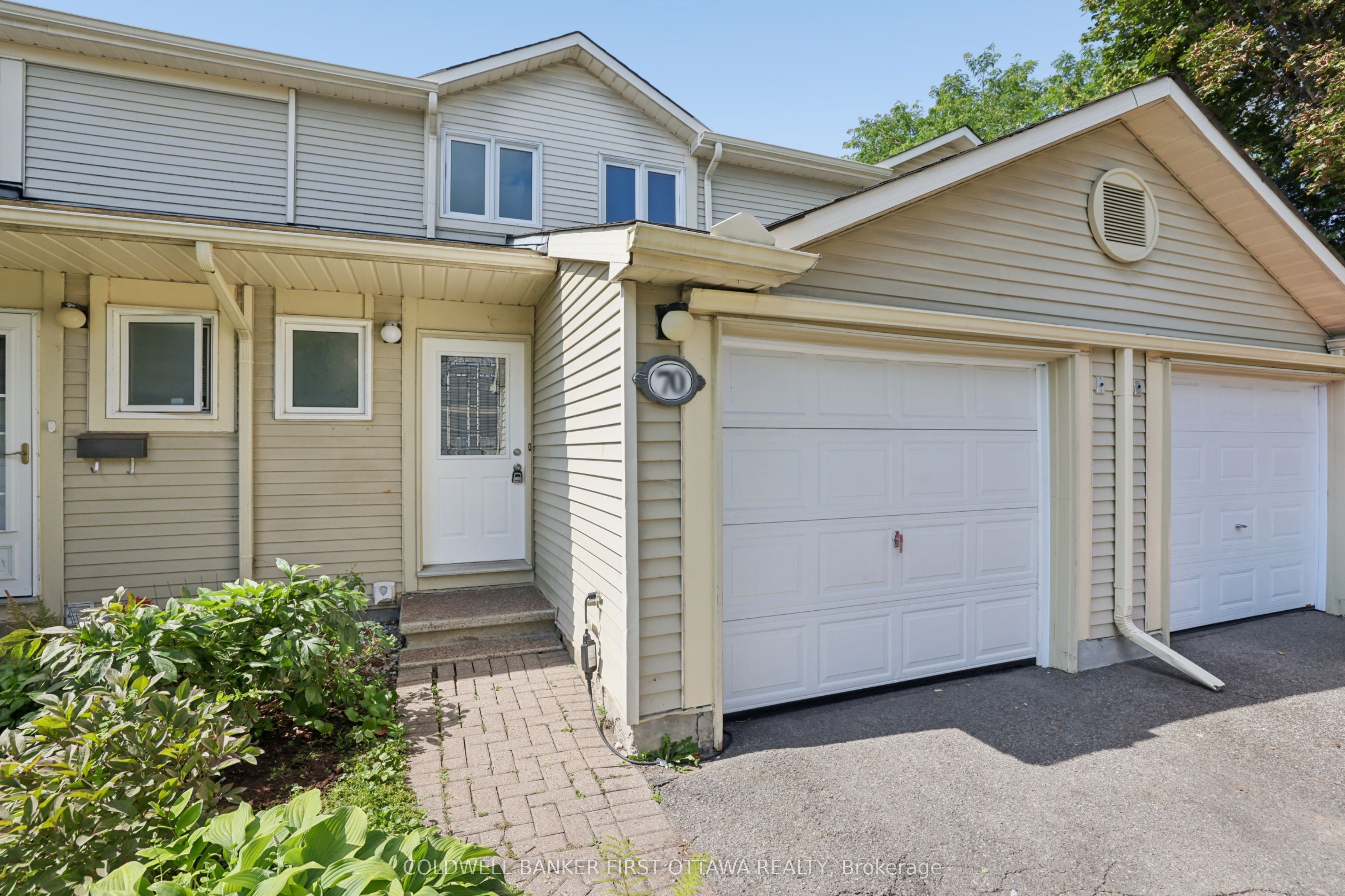 70 Bujold Court 19, Kanata, ON K2L 3N8