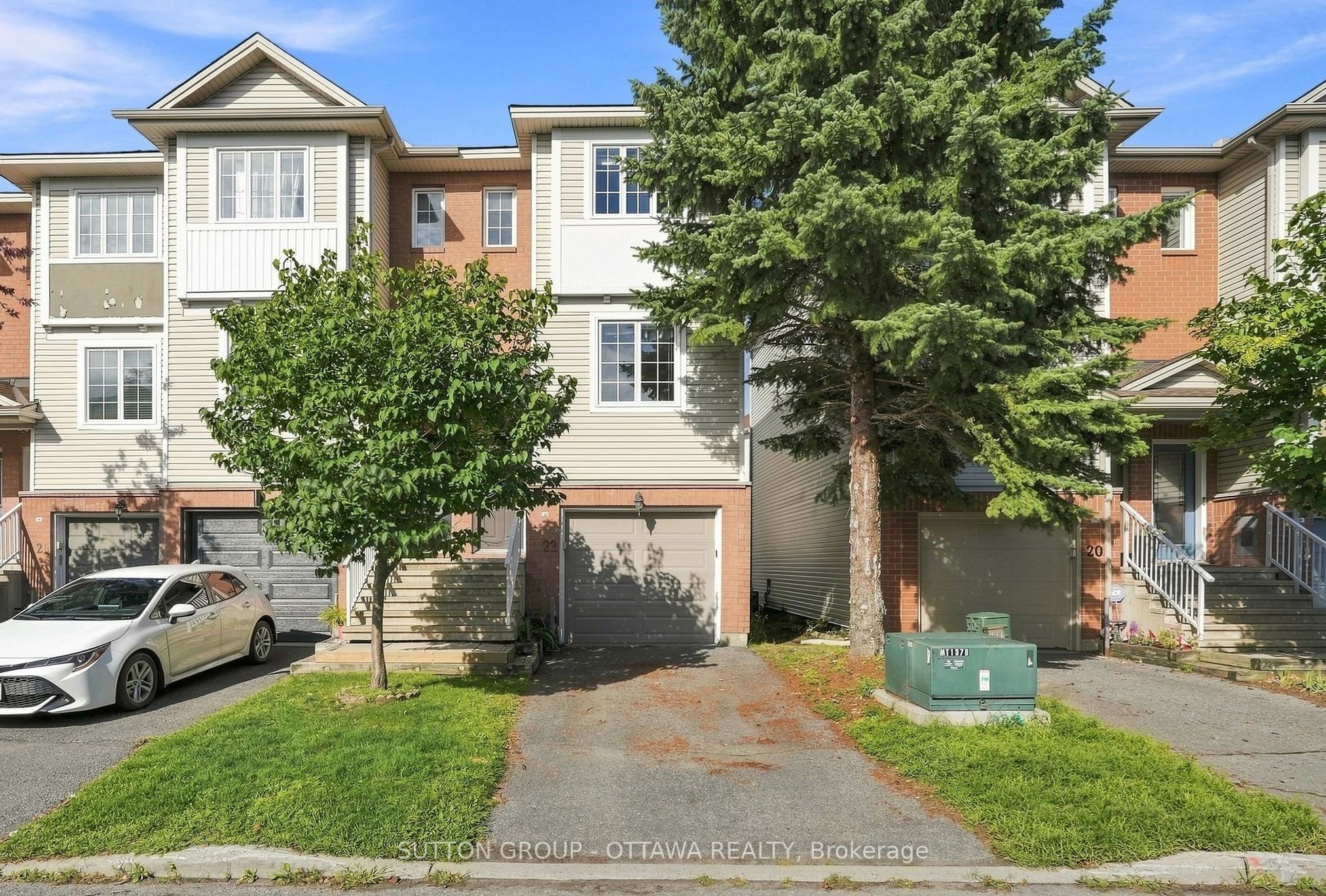 22 Manhattan Crescent, Carlington - Central Park, ON K2C 4B4