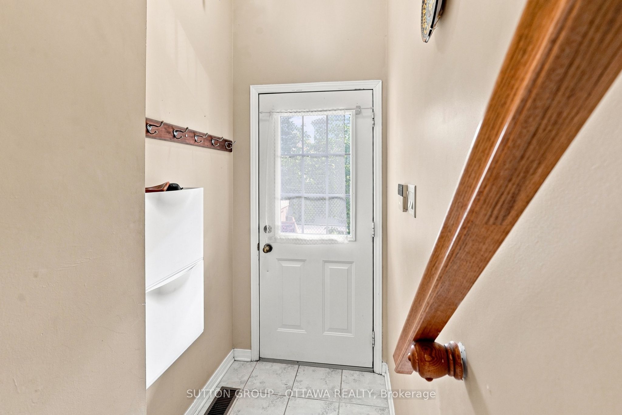 22 Manhattan Crescent, Carlington - Central Park, ON K2C 4B4 photo 3