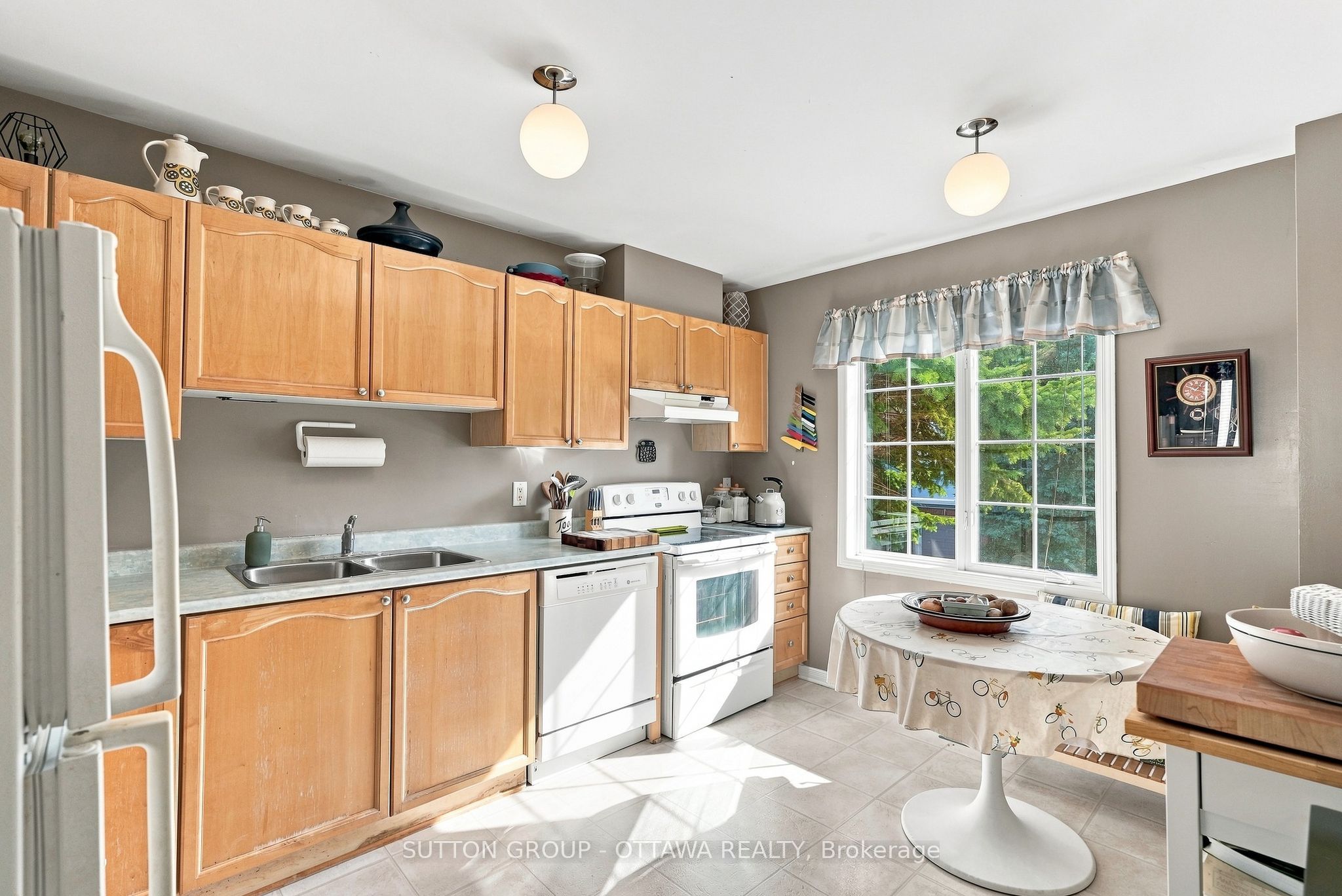 22 Manhattan Crescent, Carlington - Central Park, ON K2C 4B4 photo 5