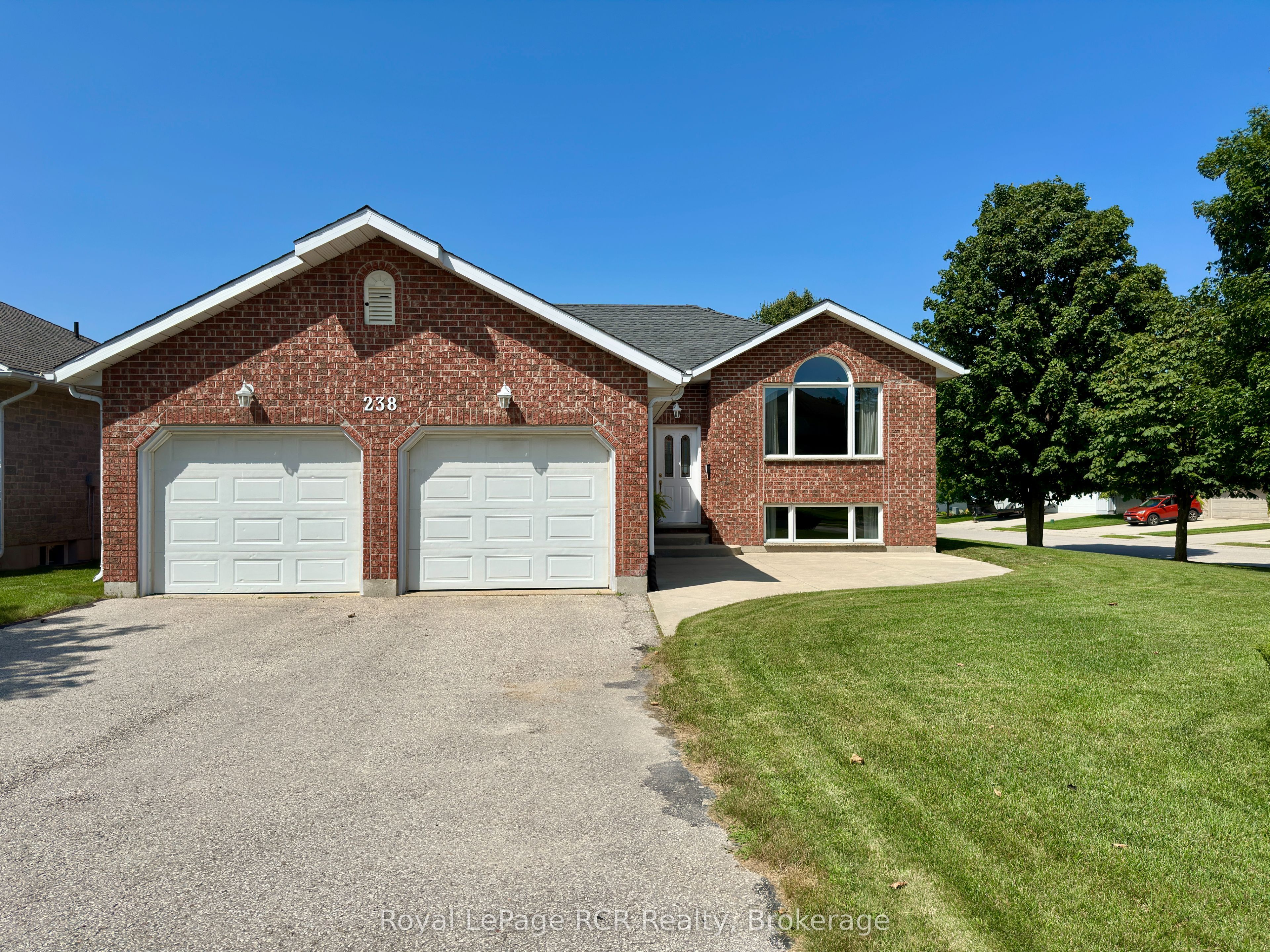 238 4th Street Crescent, Hanover, ON N4N 3S2