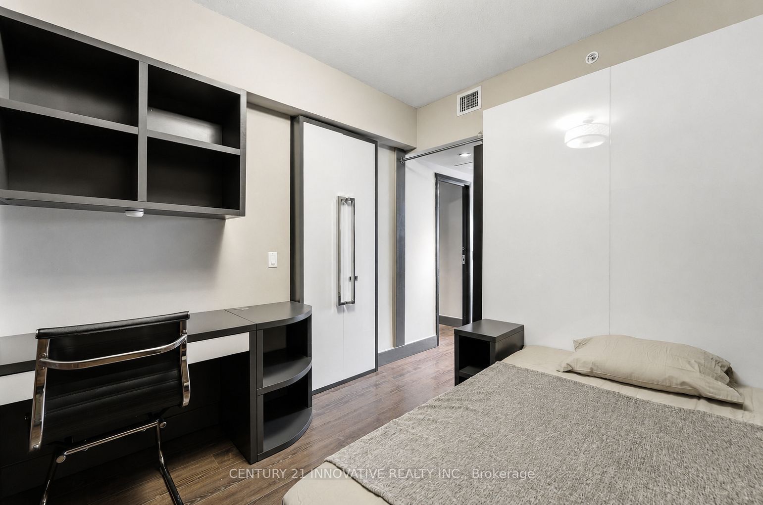 330 Phillip Street 219, Waterloo, ON N2L 3W9 photo 4