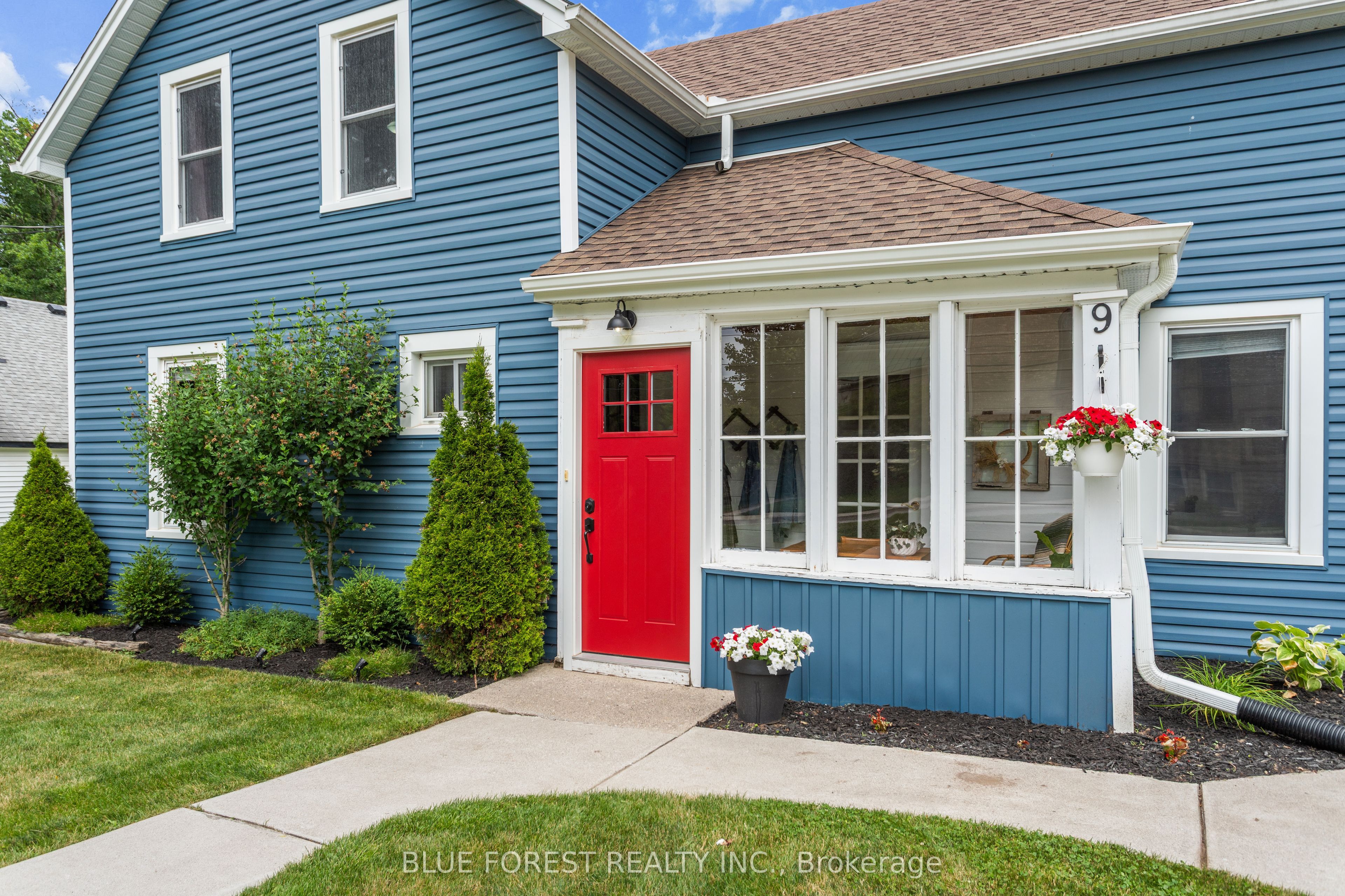 9 Union Street E, Lambton Shores, ON N0M 1B0 photo 3