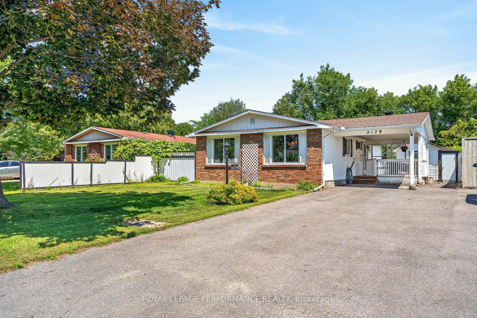 2179 Erinbrook Crescent, Elmvale Acres and Area, ON K1B 4J7 photo 3