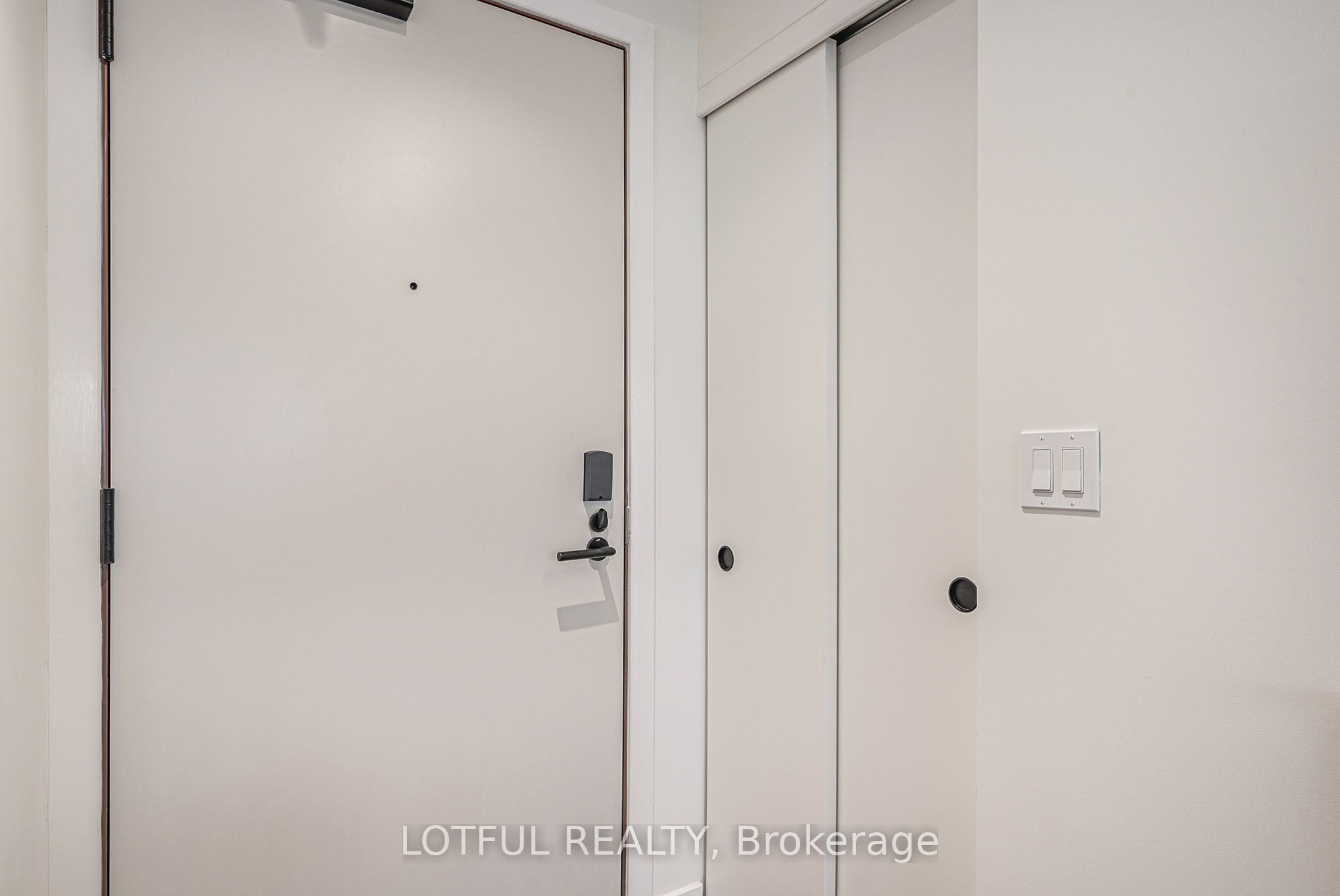 560 RIDEAU Street 1305, Lower Town - Sandy Hill, ON K1N 5Z8 photo 2