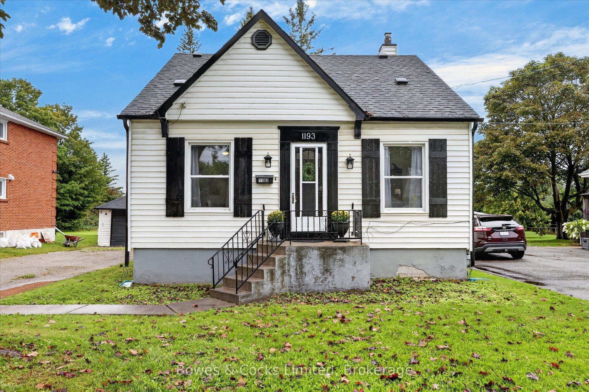 1193 Clonsilla Avenue, Peterborough, ON K9J 5Y6