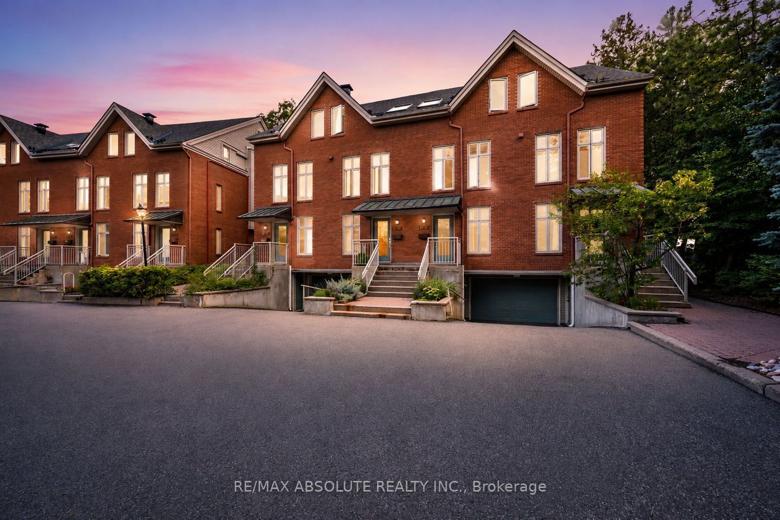 20 Charlevoix Street 16, Vanier and Kingsview Park, ON K1L 8K5