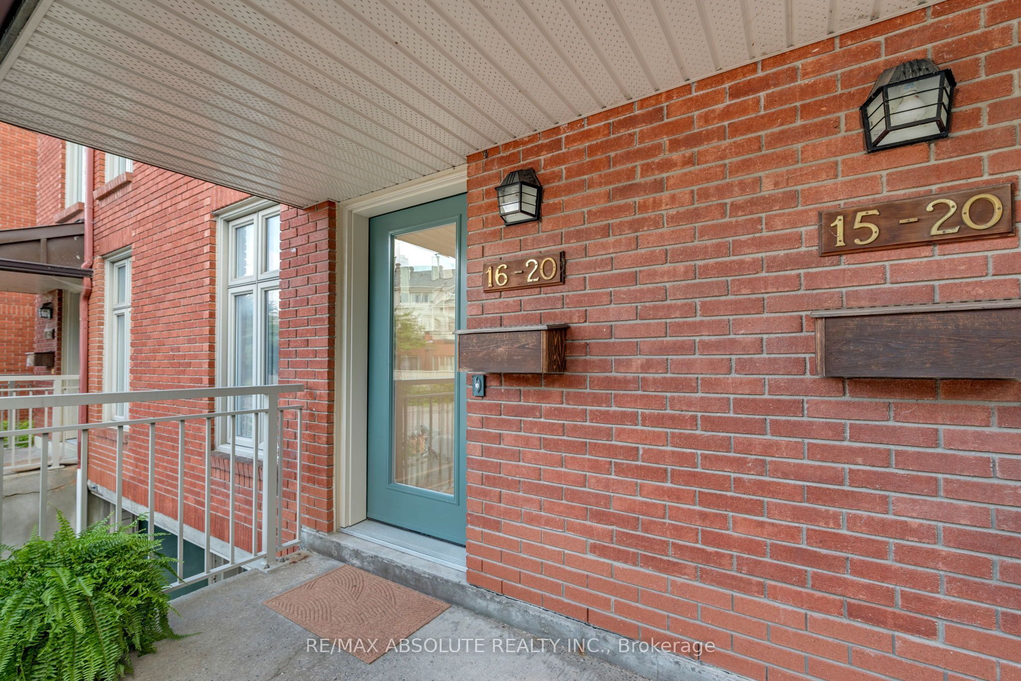 20 Charlevoix Street 16, Vanier and Kingsview Park, ON K1L 8K5 photo 4