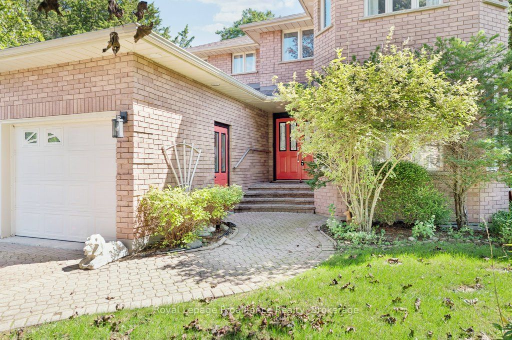 6 Bridlewood Lane, Quinte West, ON K8V 6N4
