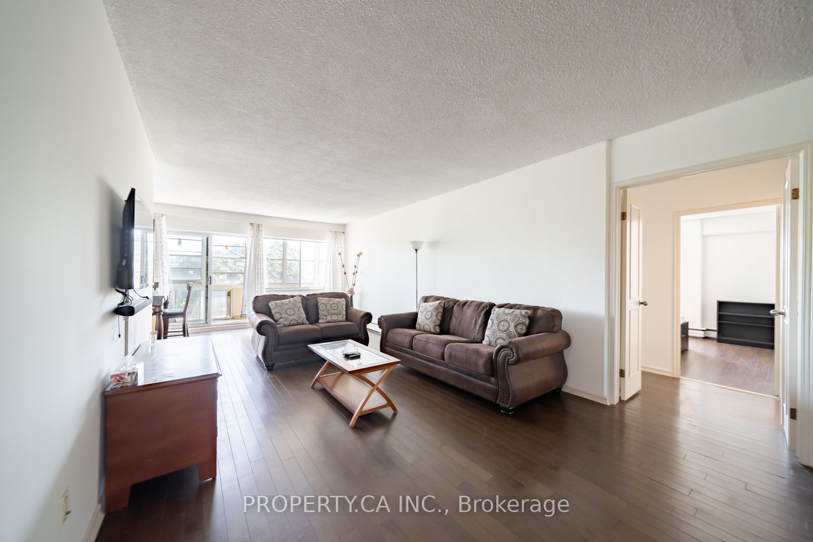 45 Westmount Road N 404, Waterloo, ON N2L 2R3 photo 2