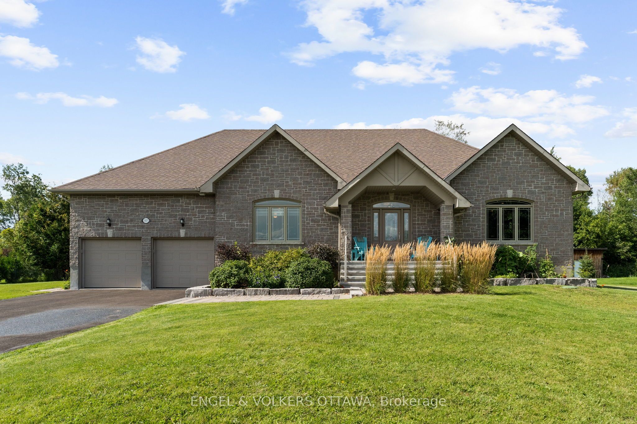 557 Tullamore Street, Blossom Park - Airport and Area, ON K1X 0A2