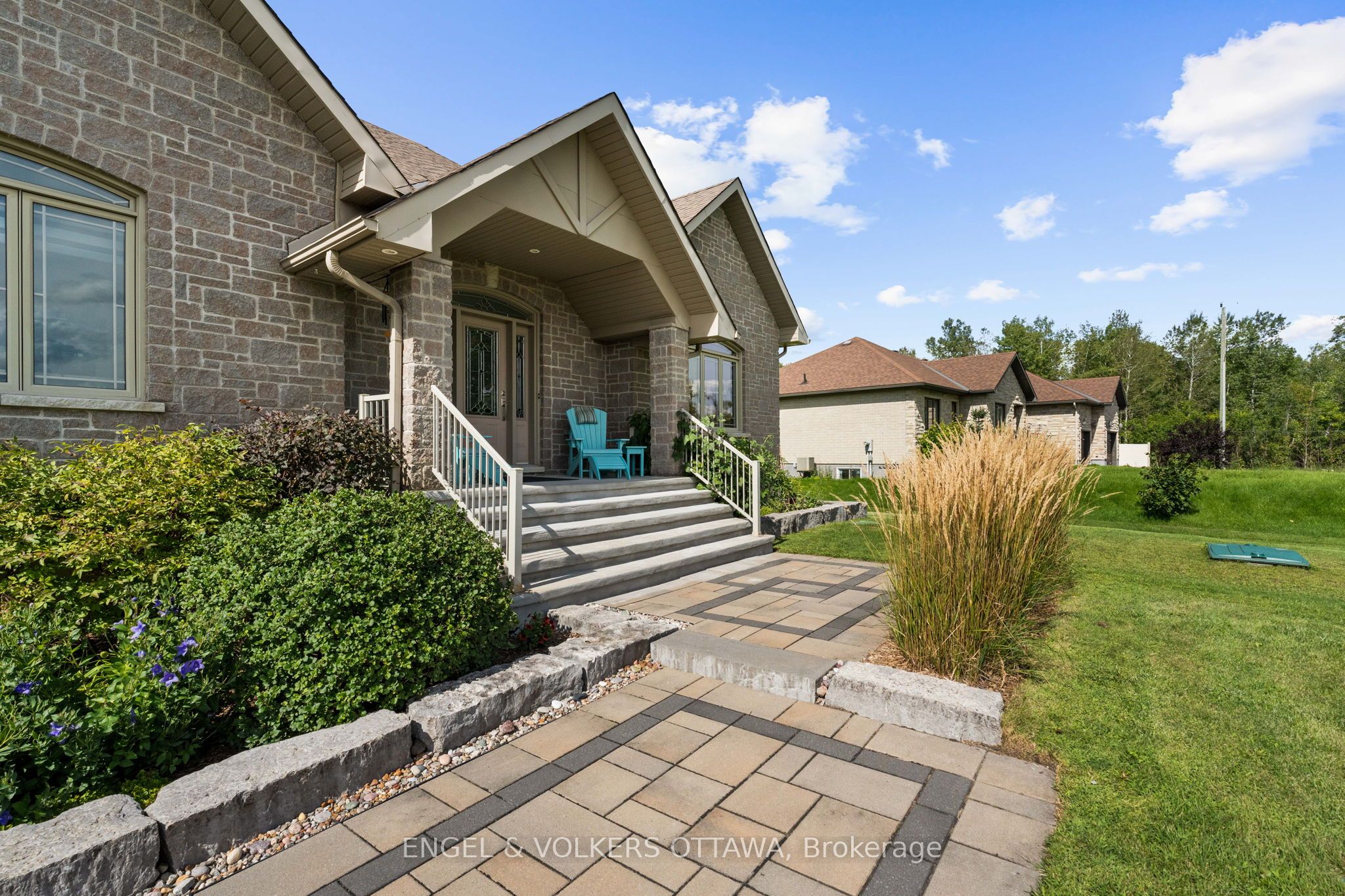 557 Tullamore Street, Blossom Park - Airport and Area, ON K1X 0A2 photo 4