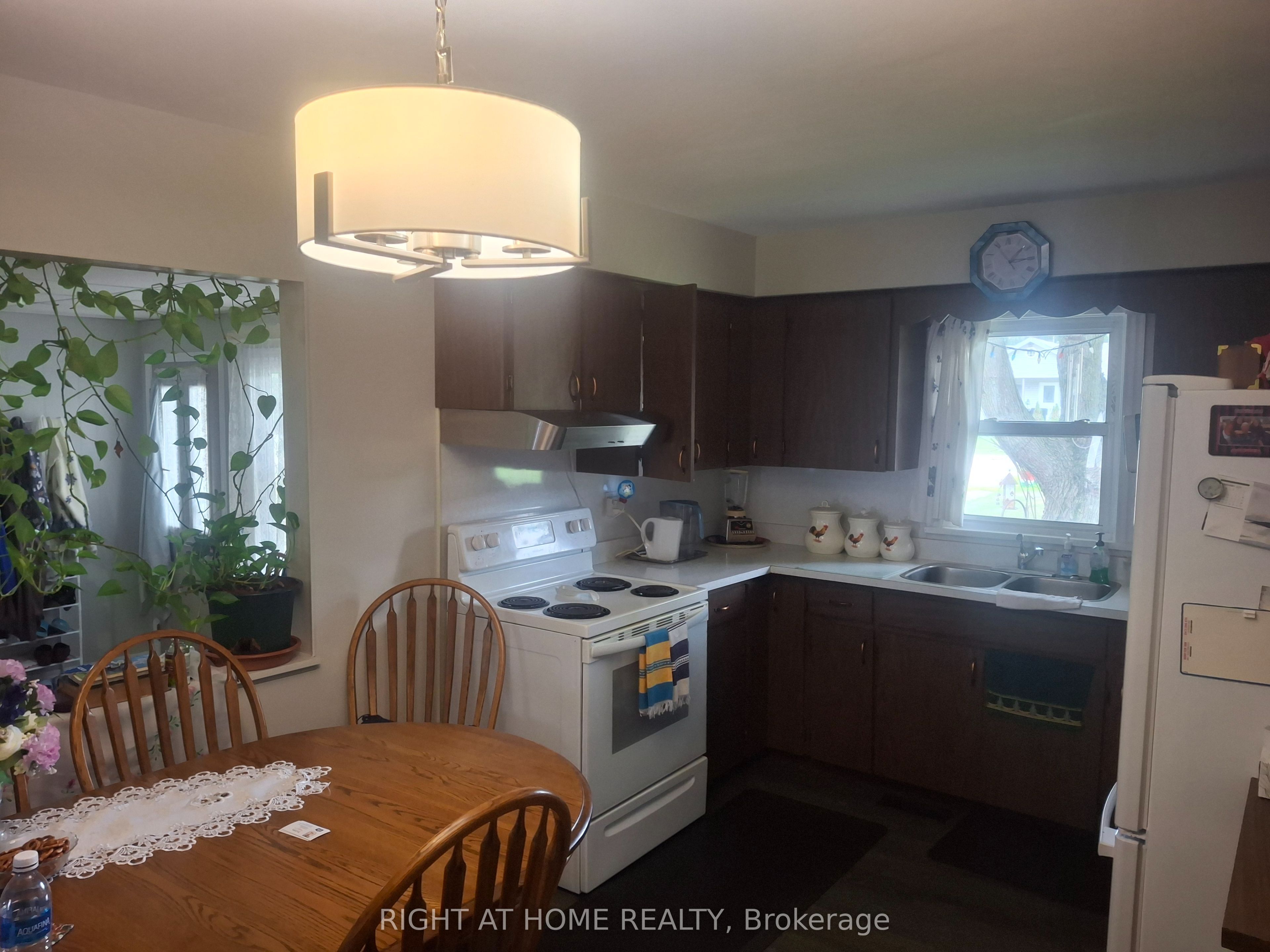717 Mersea Rd 6 Road E, Leamington, ON N8H 3V8 photo 3