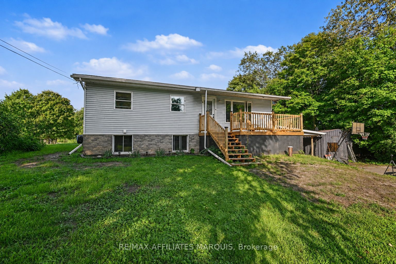 10 Bay Road, Rideau Lakes, ON K0G 1L0