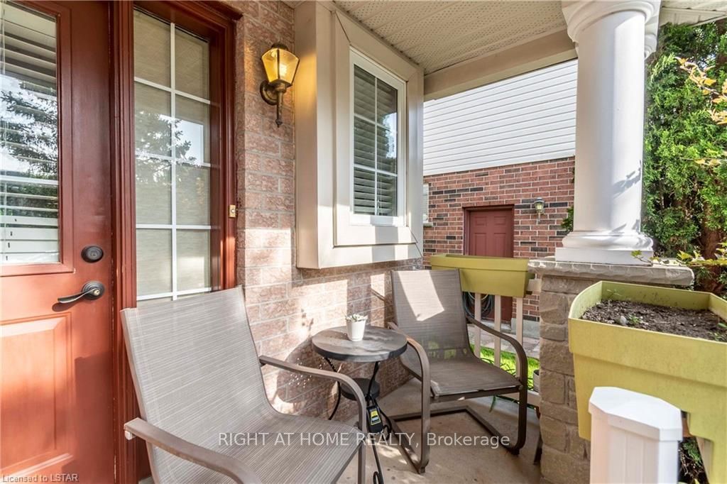 263 Rossmore Court, London South, ON N6C 6B8 photo 2