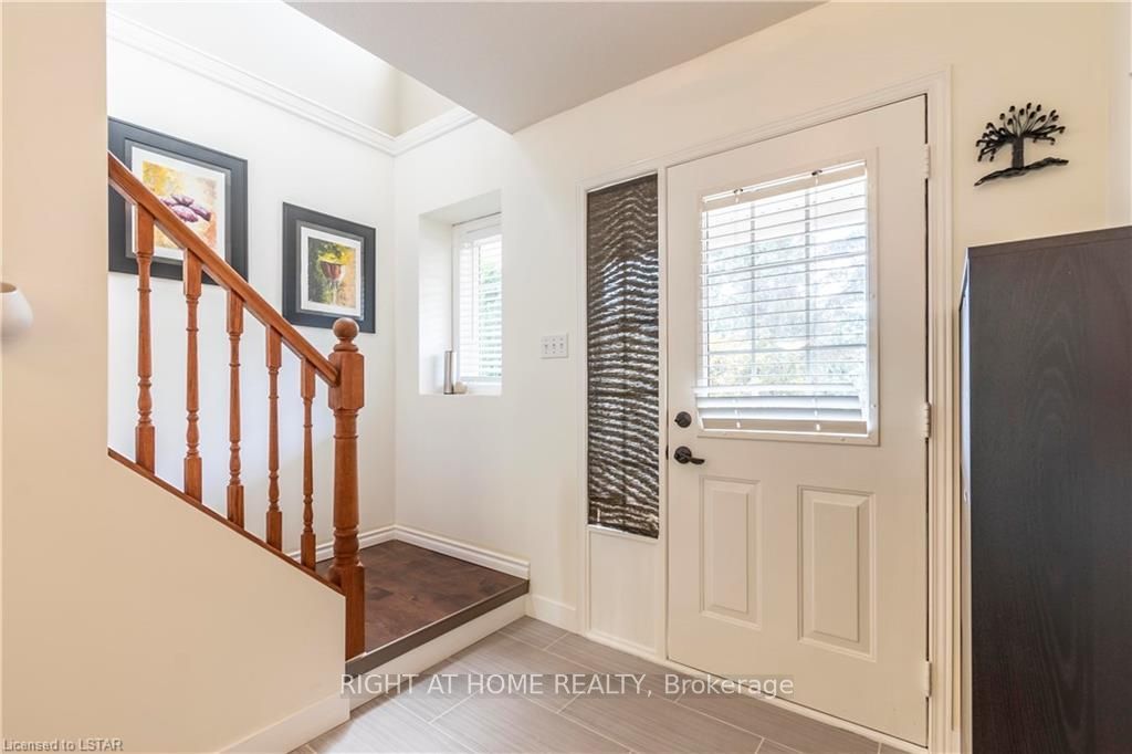 263 Rossmore Court, London South, ON N6C 6B8 photo 3