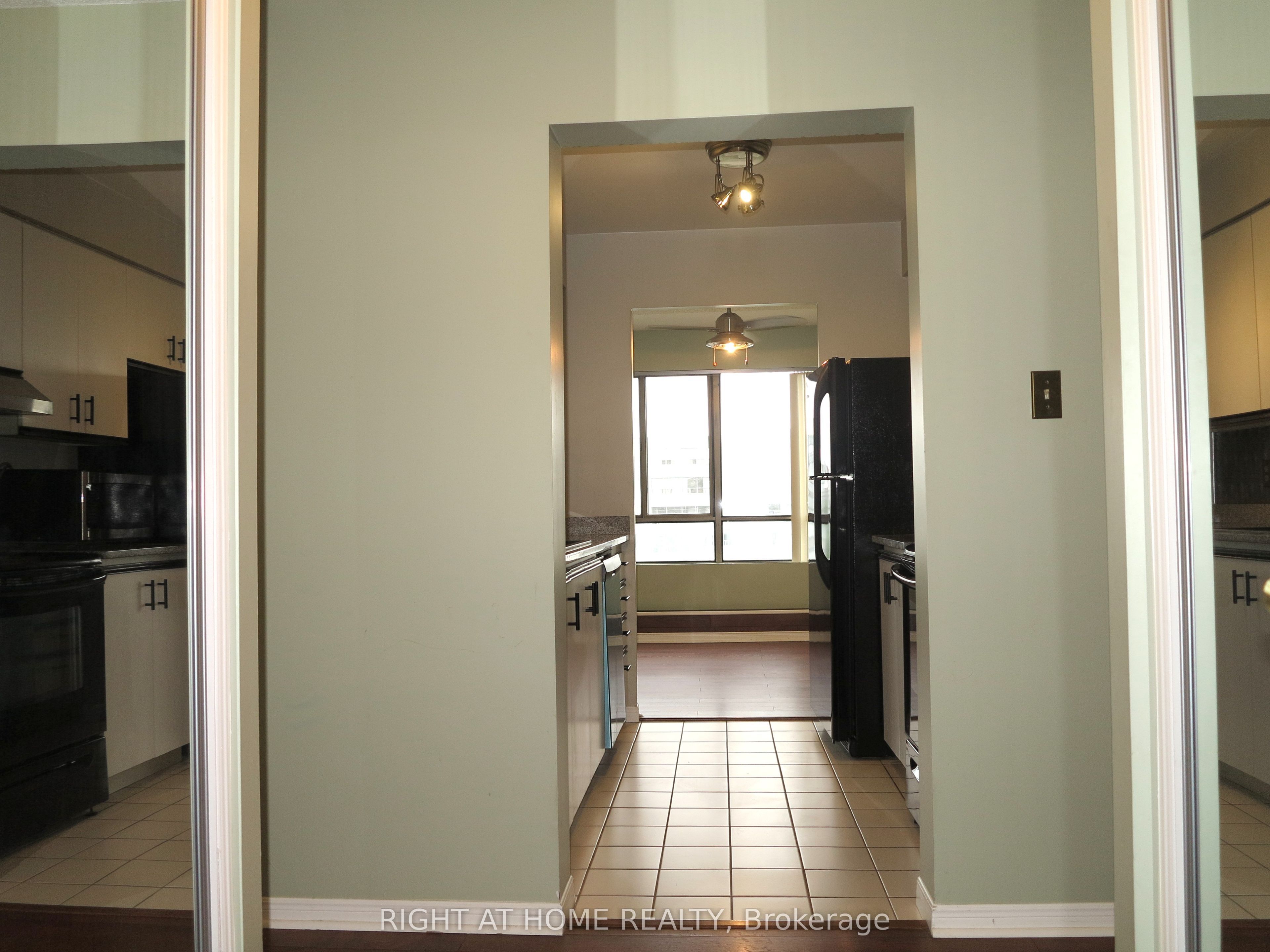 570 Proudfoot Lane 1011, London North, ON N6H 4Z1 photo 3
